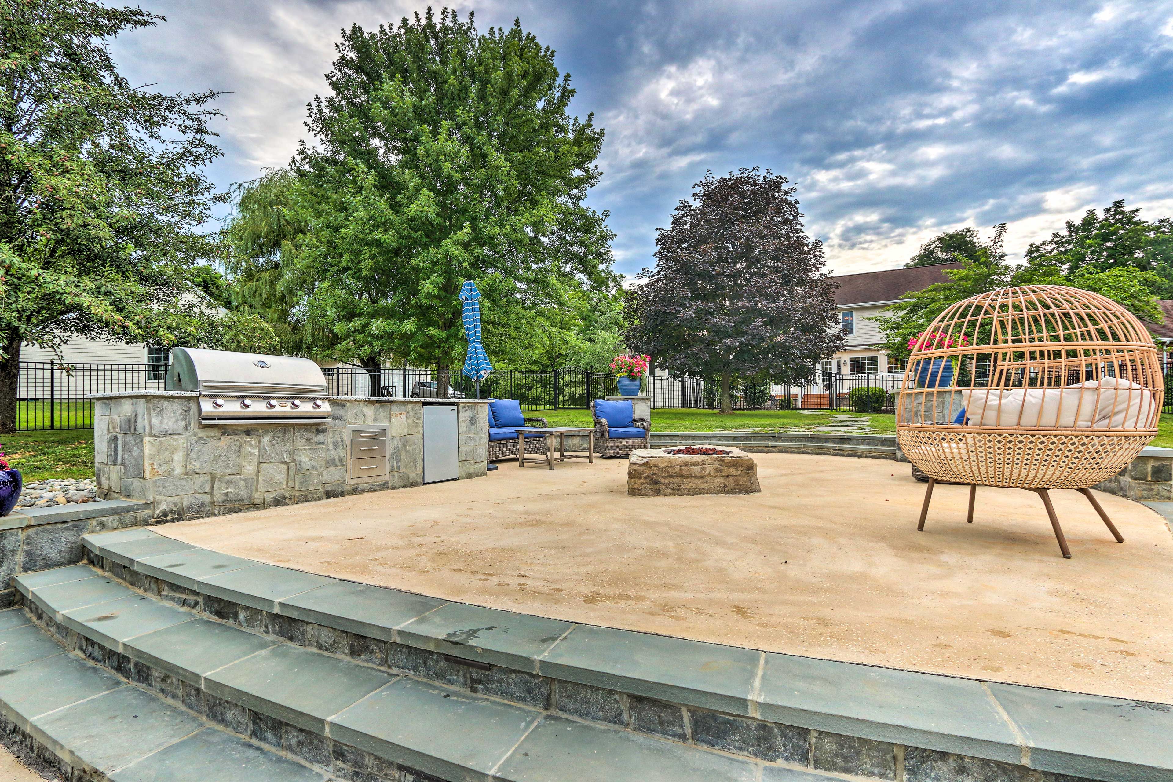 Outdoor Kitchen | Stairs Required | Fire Pit
