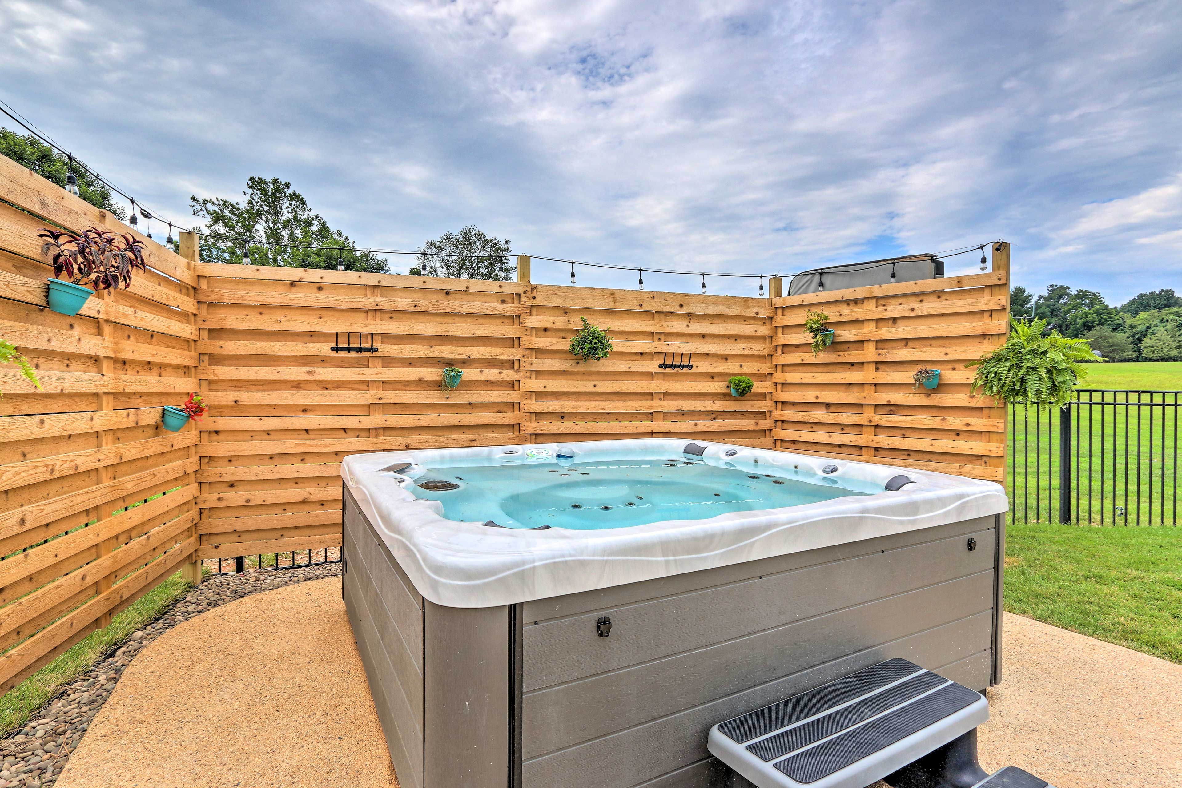 Hot Tub | Stairs Required