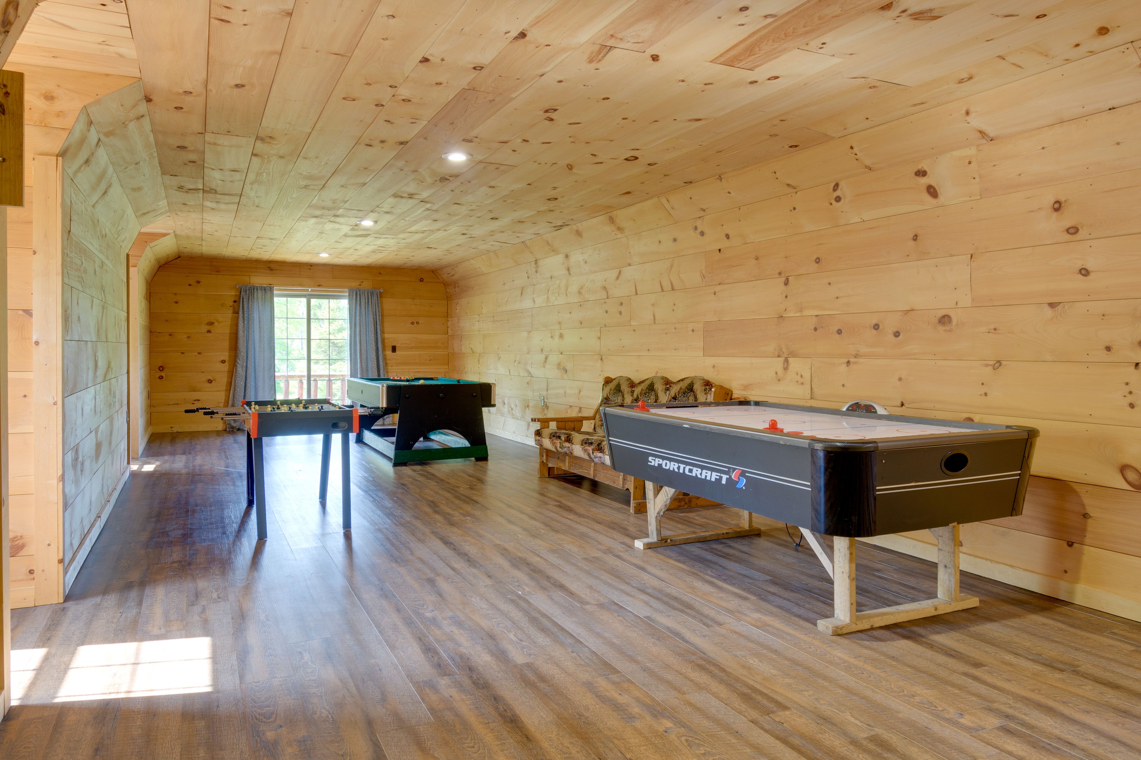Game Room | Air Hockey | Pool Table