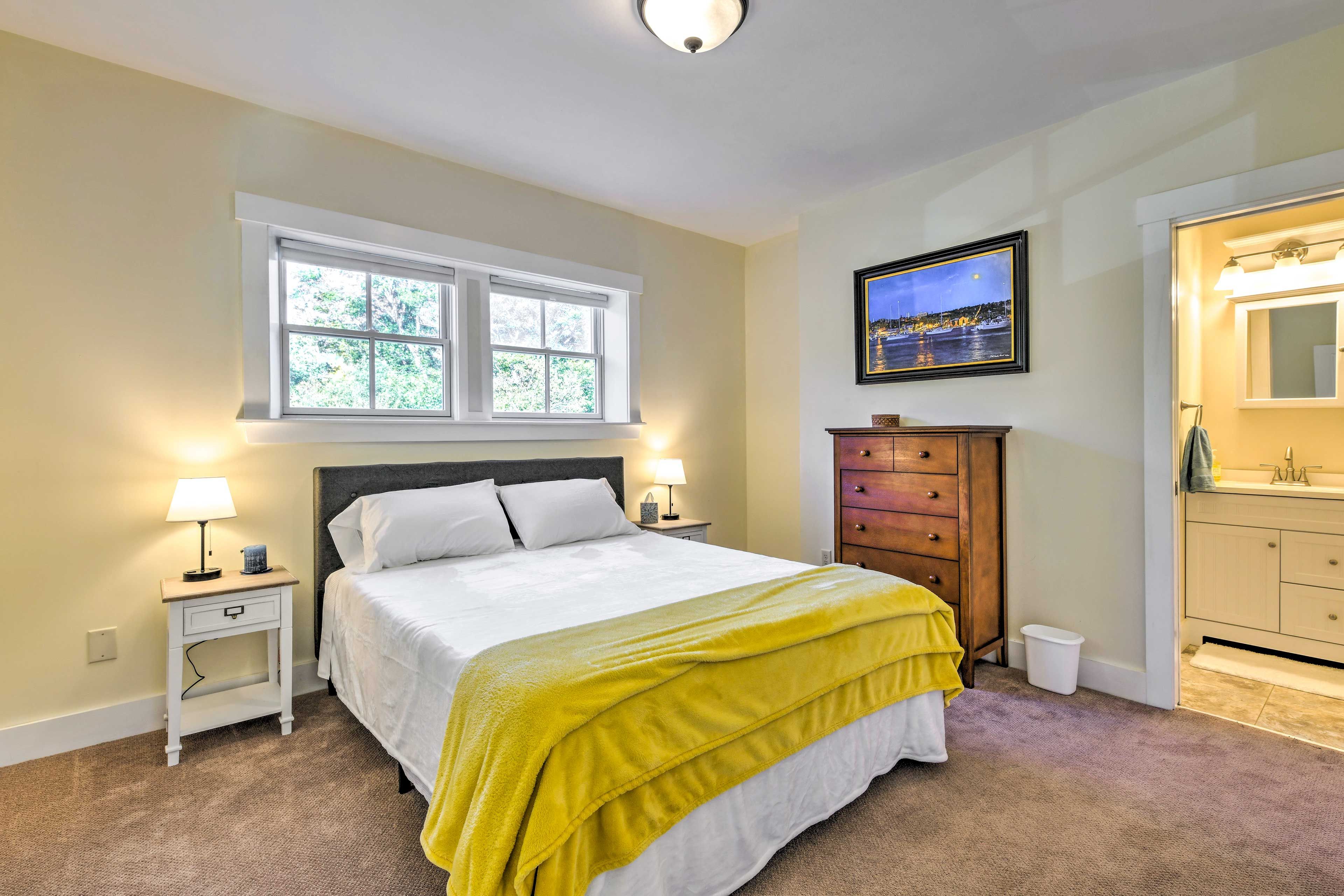 Bedroom 1 | Queen Bed | Linens Provided