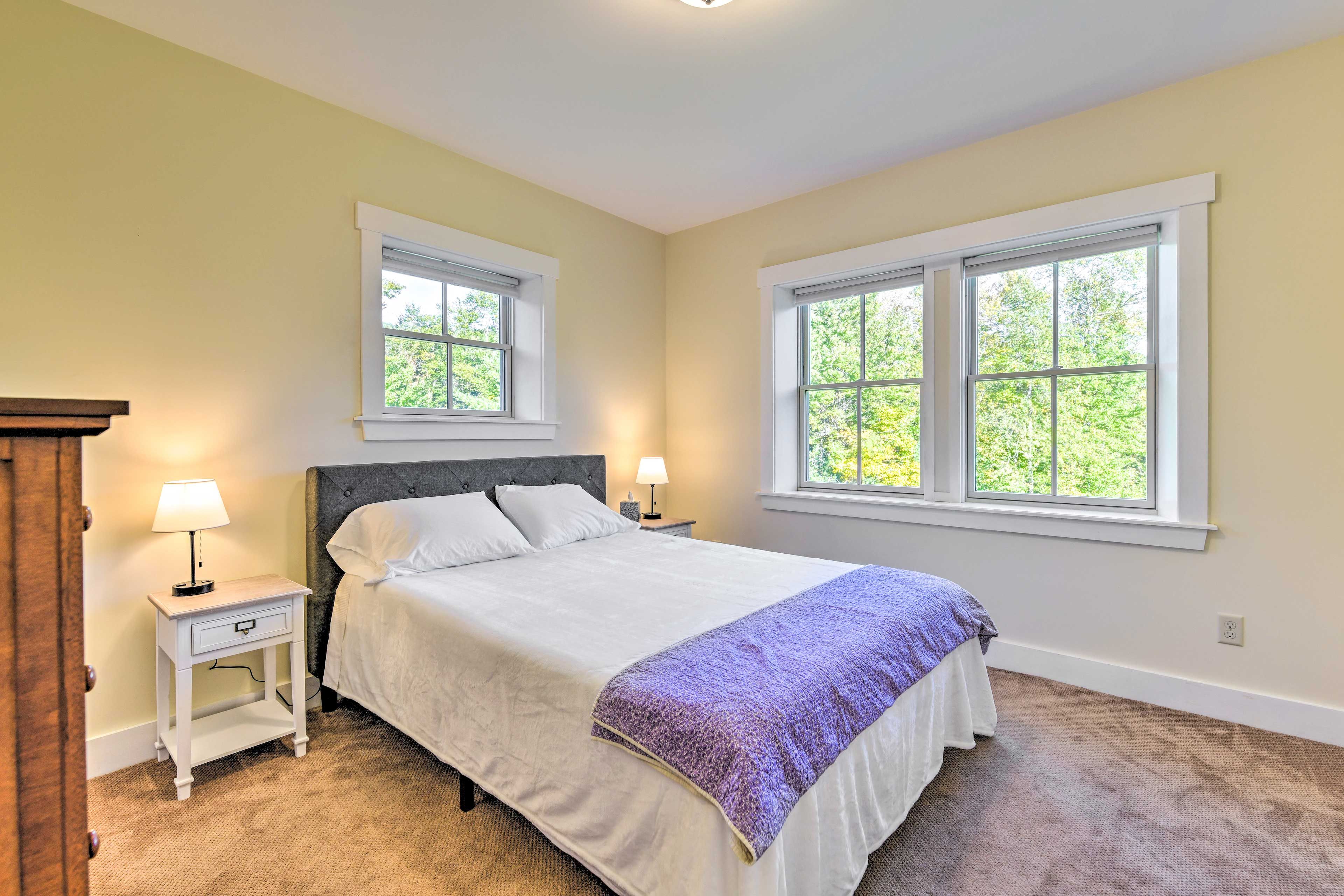 Bedroom 2 | Queen Bed