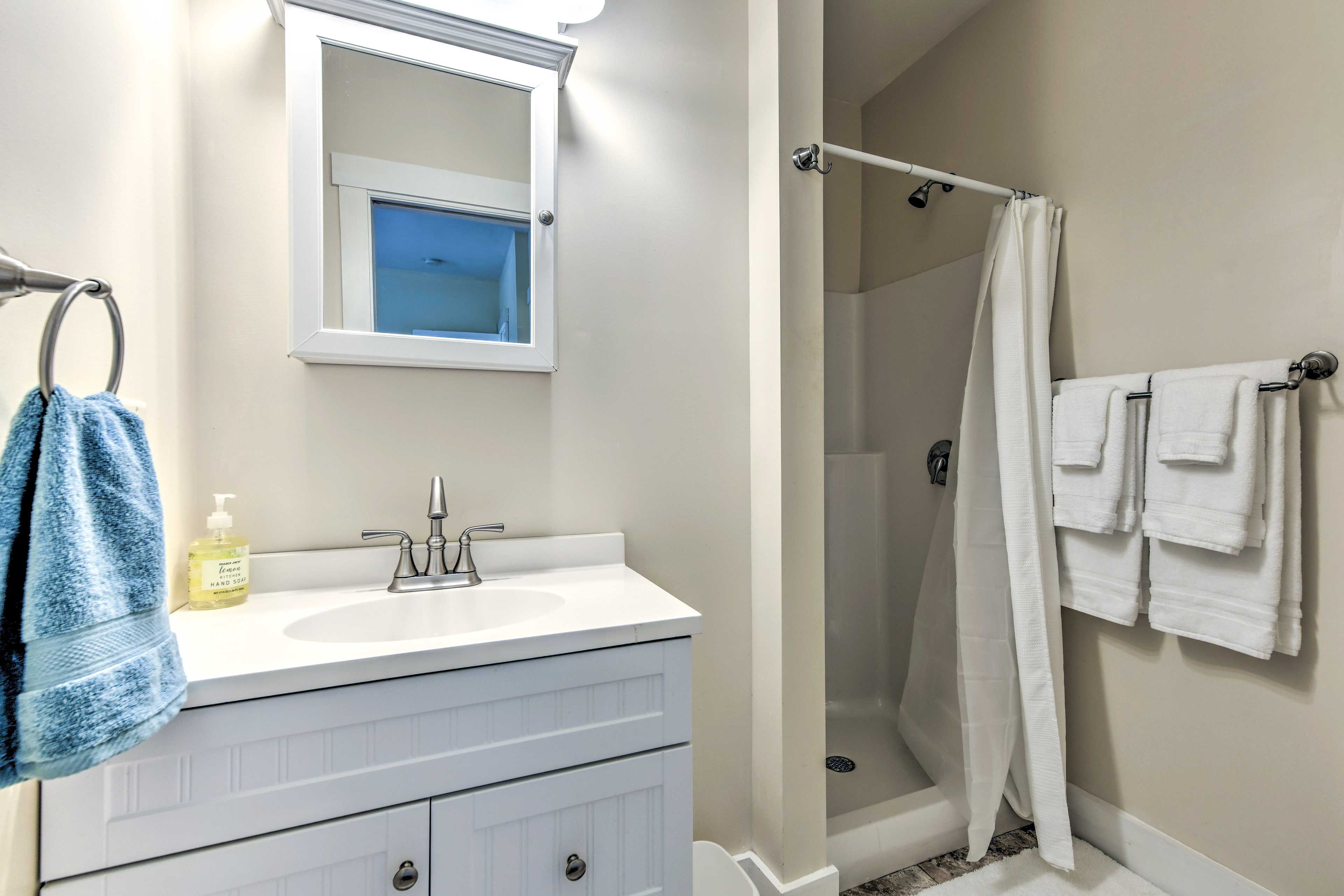 Full Bathroom | Toiletries Provided