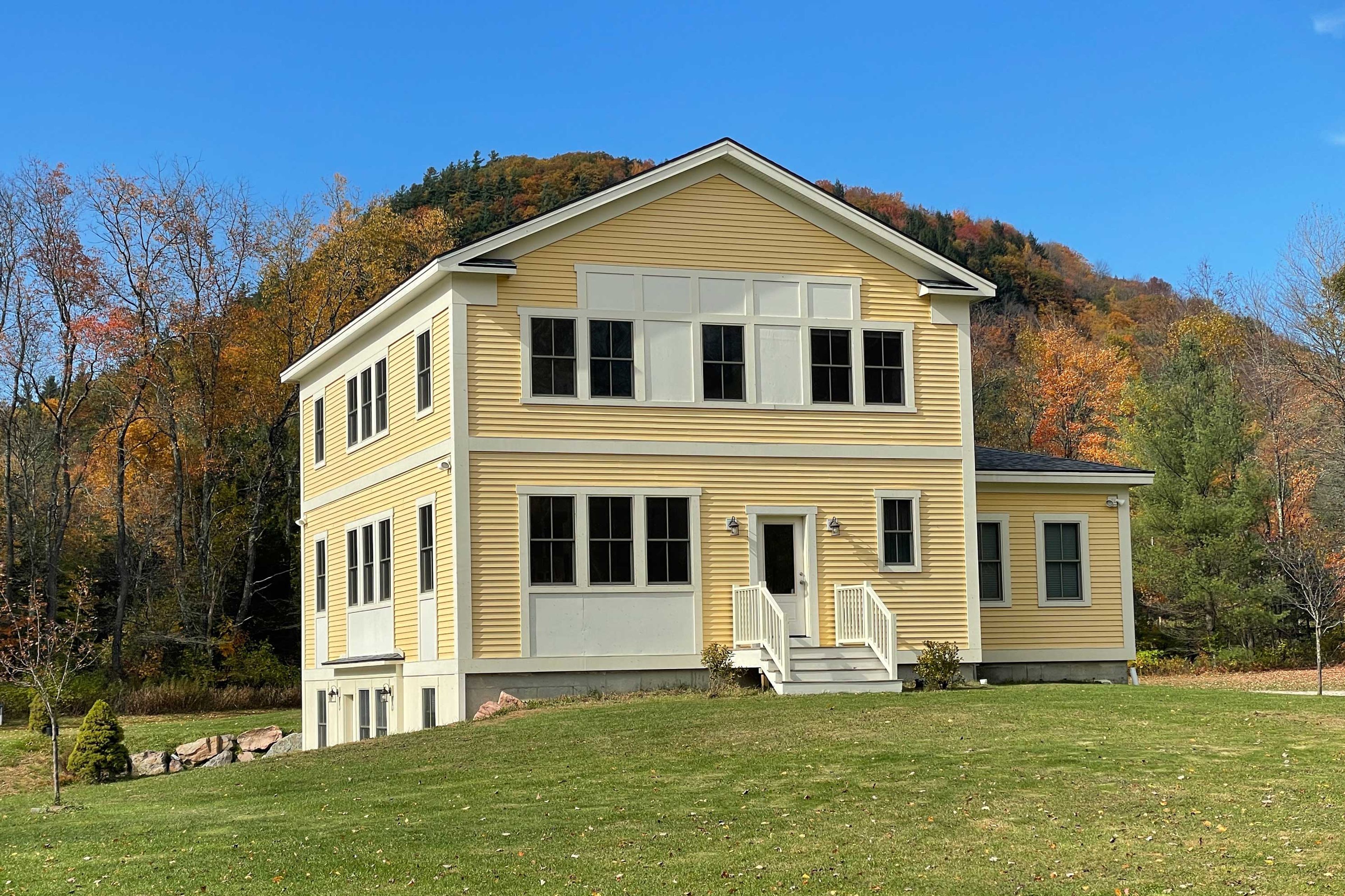 Richmond Vacation Rental | 2BR | 2BA | 1,438 Sq Ft | Steps Required