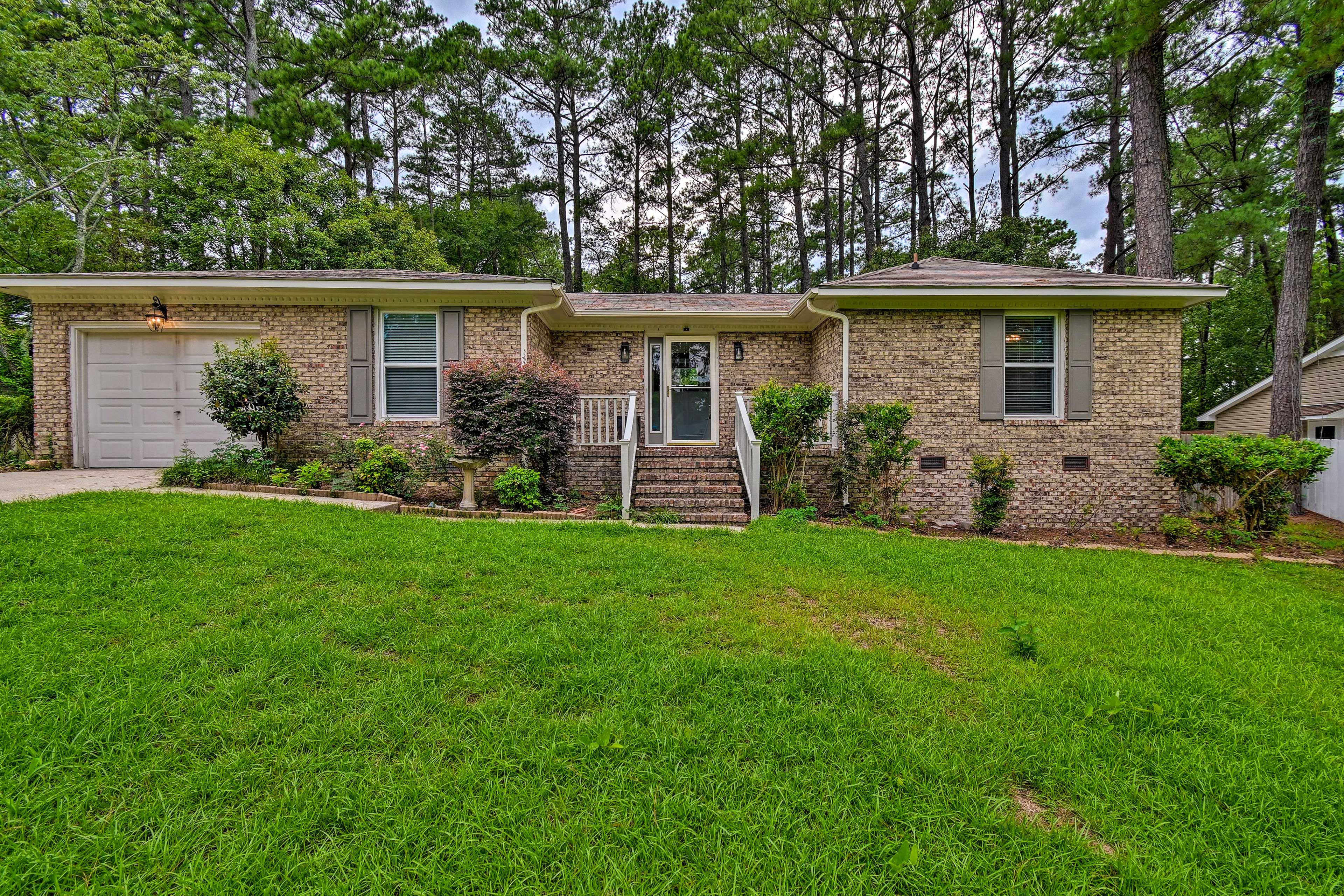 Property Exterior | Driveway (2 Vehicles) | Free Street Parking
