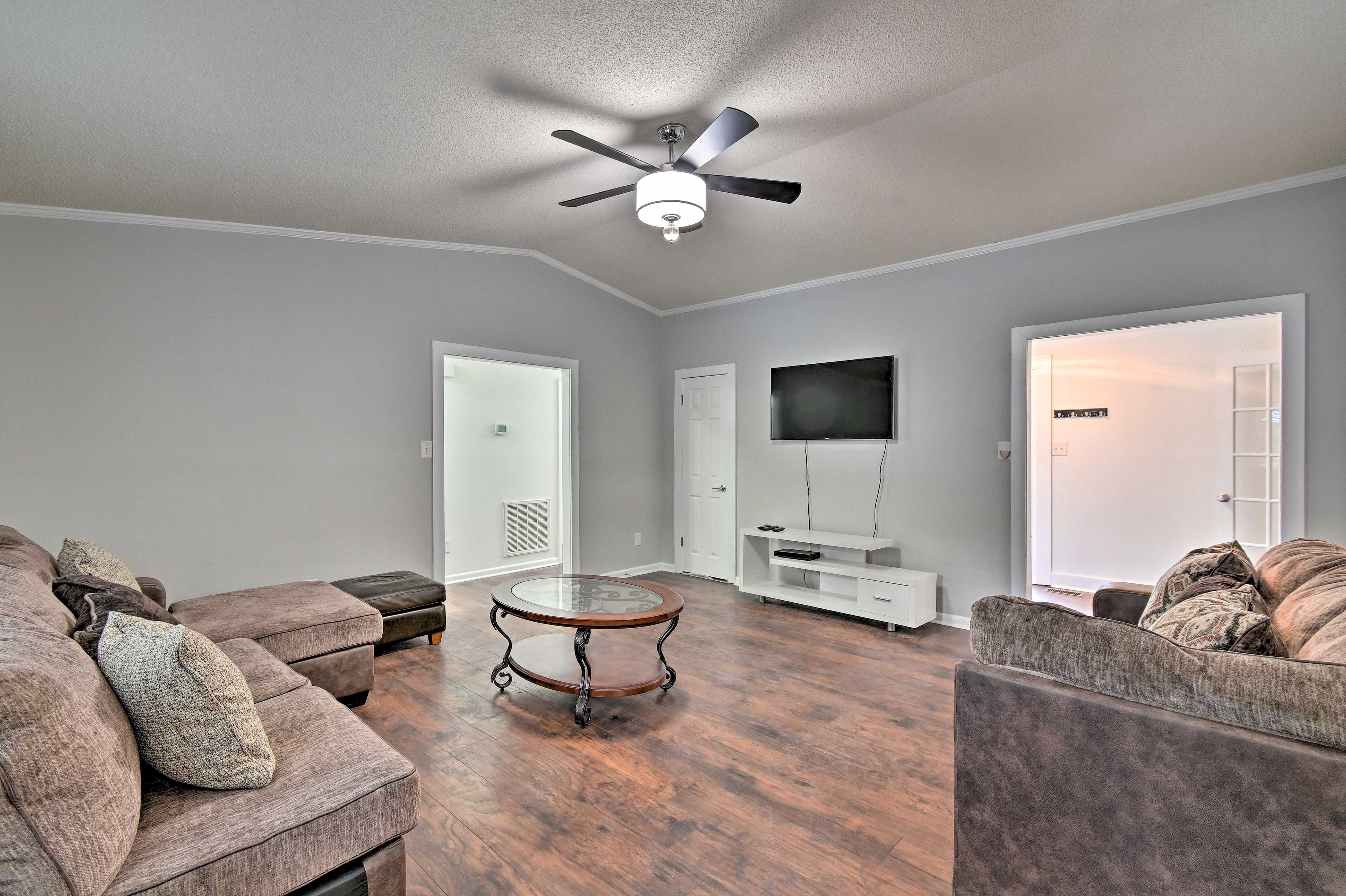 Living Room | Smart TV | Central Air Conditioning & Heating