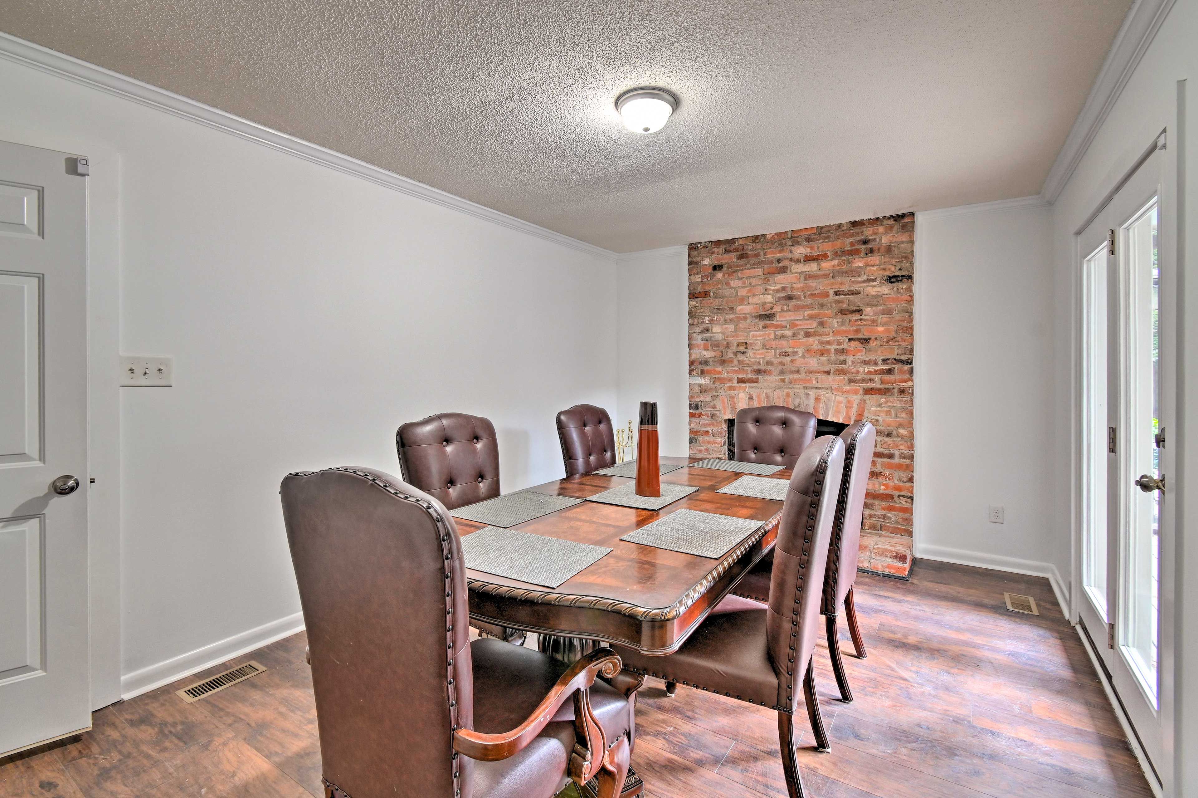 Dining Room | Dishware & Flatware Provided