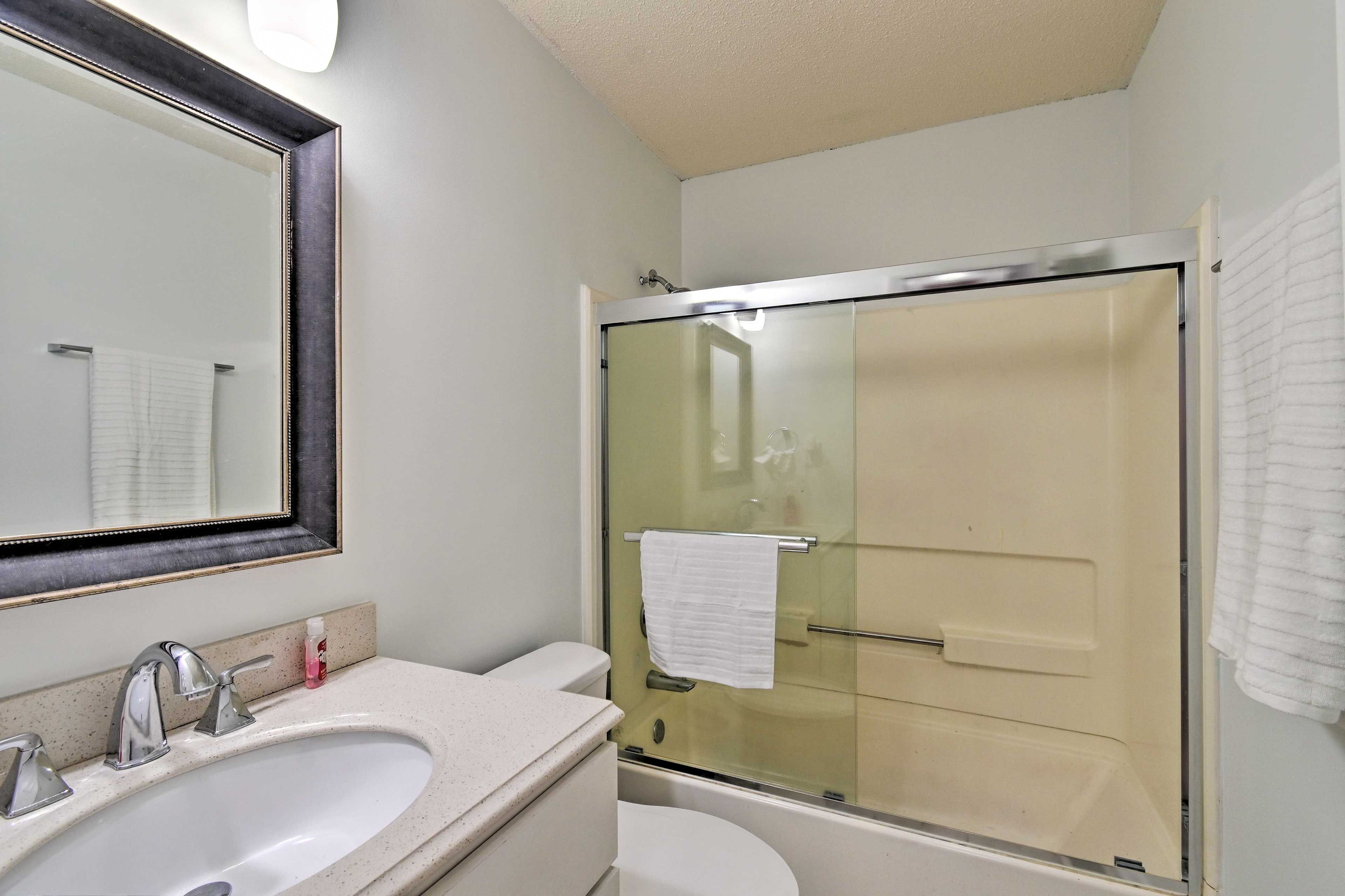 Full Bathroom | Complimentary Toiletries
