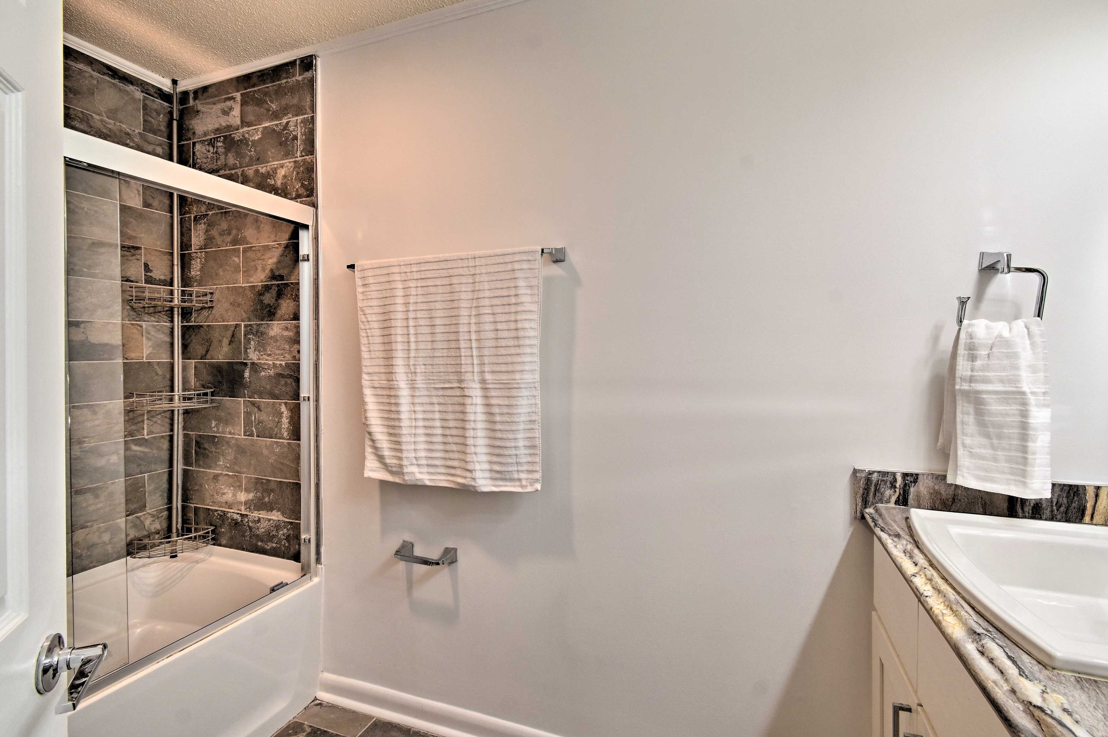 En-Suite Bathroom | Towels Provided