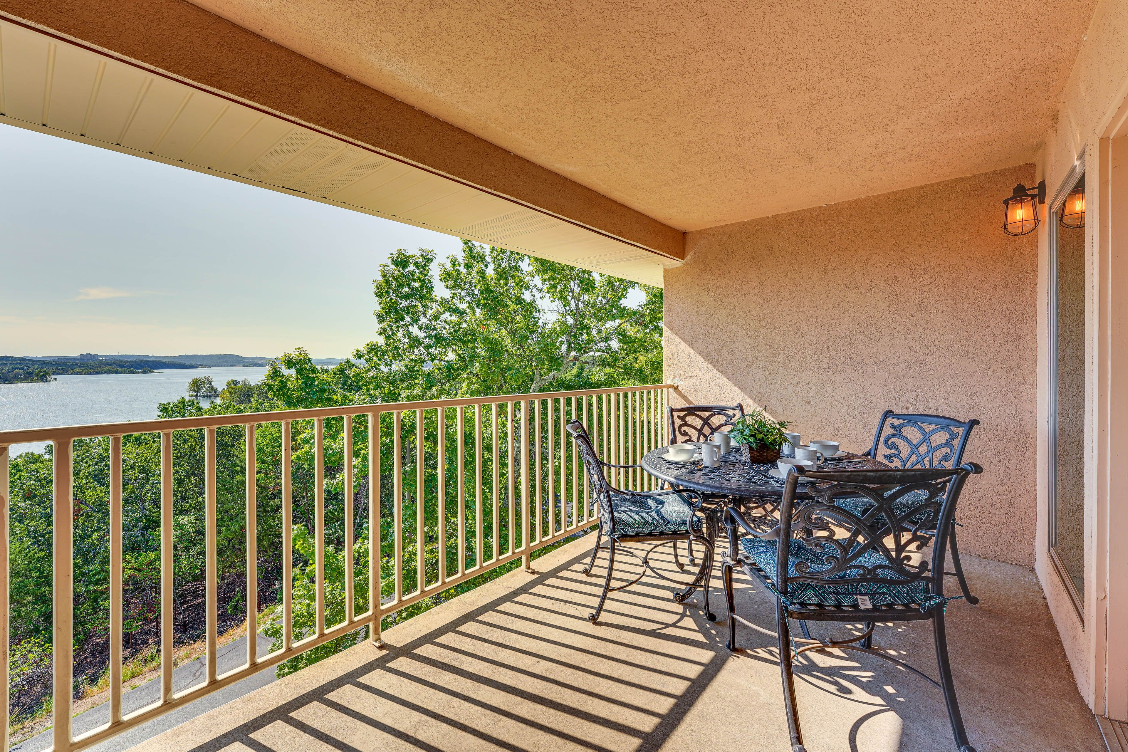 Branson Vacation Rental | 2BR | 2BA | Stairs Required to Access | 960 Sq Ft