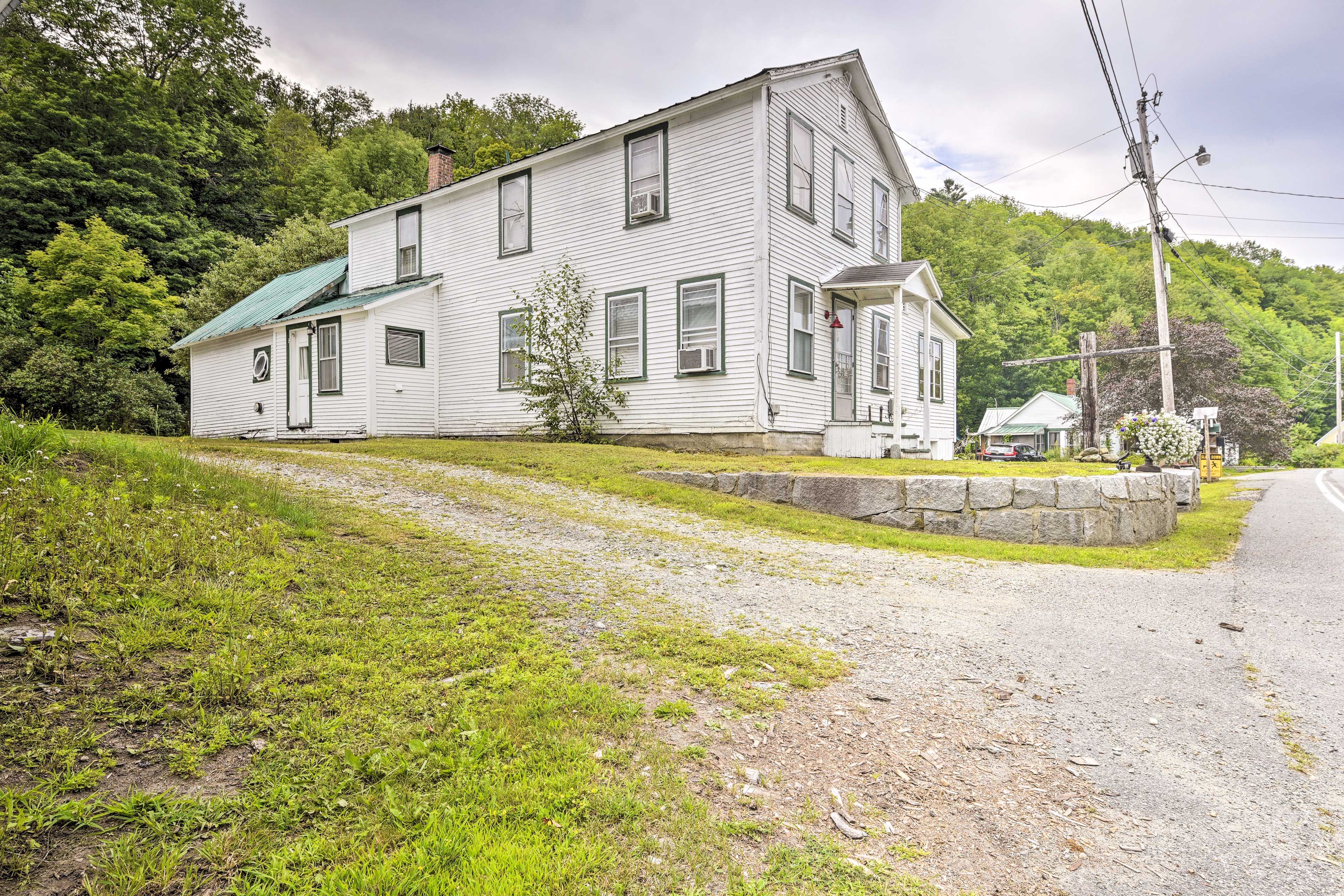 Property Exterior | Driveway Parking (6 Vehicles) | Trailer Parking