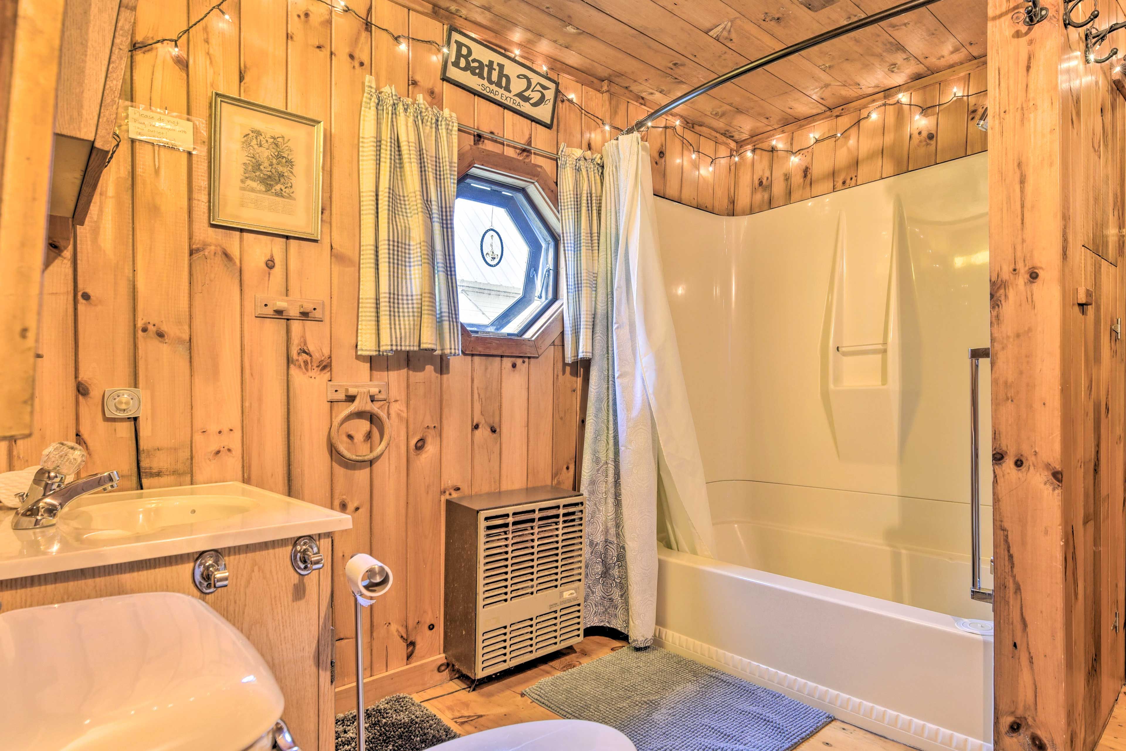 Full Bathroom | Hair Dryer