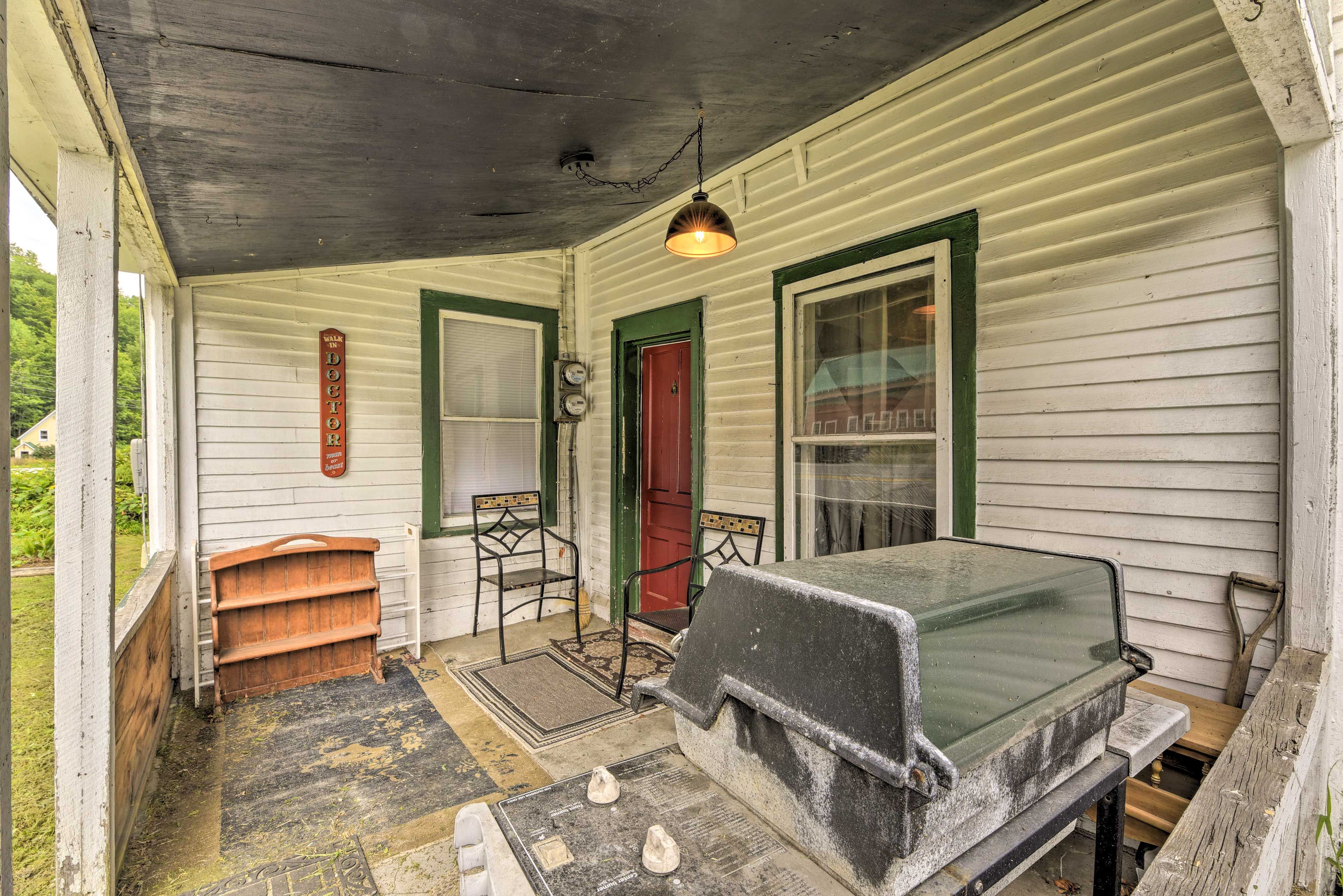 Covered Patio | Gas Grill