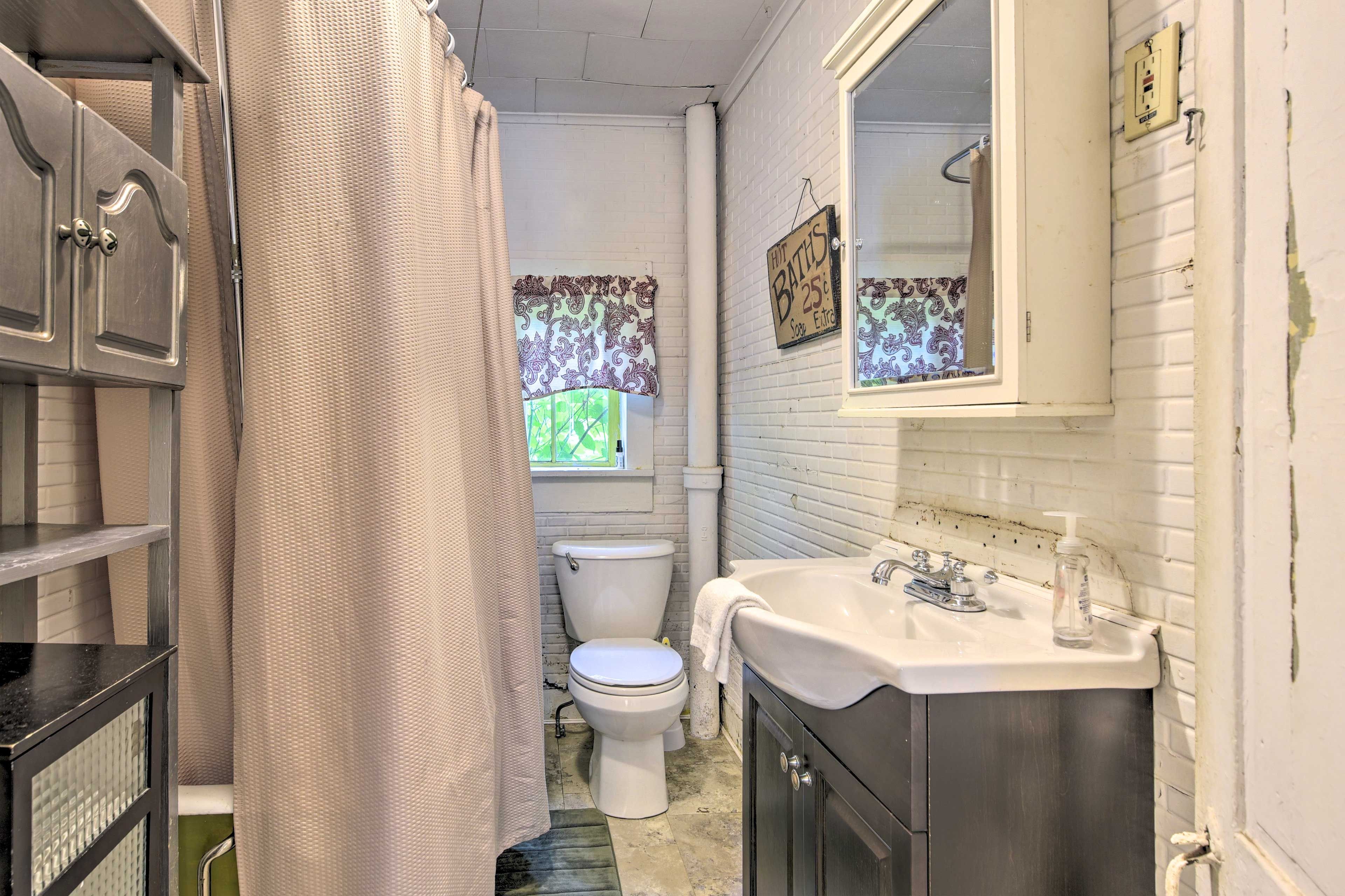 Full Bathroom | Hair Dryer
