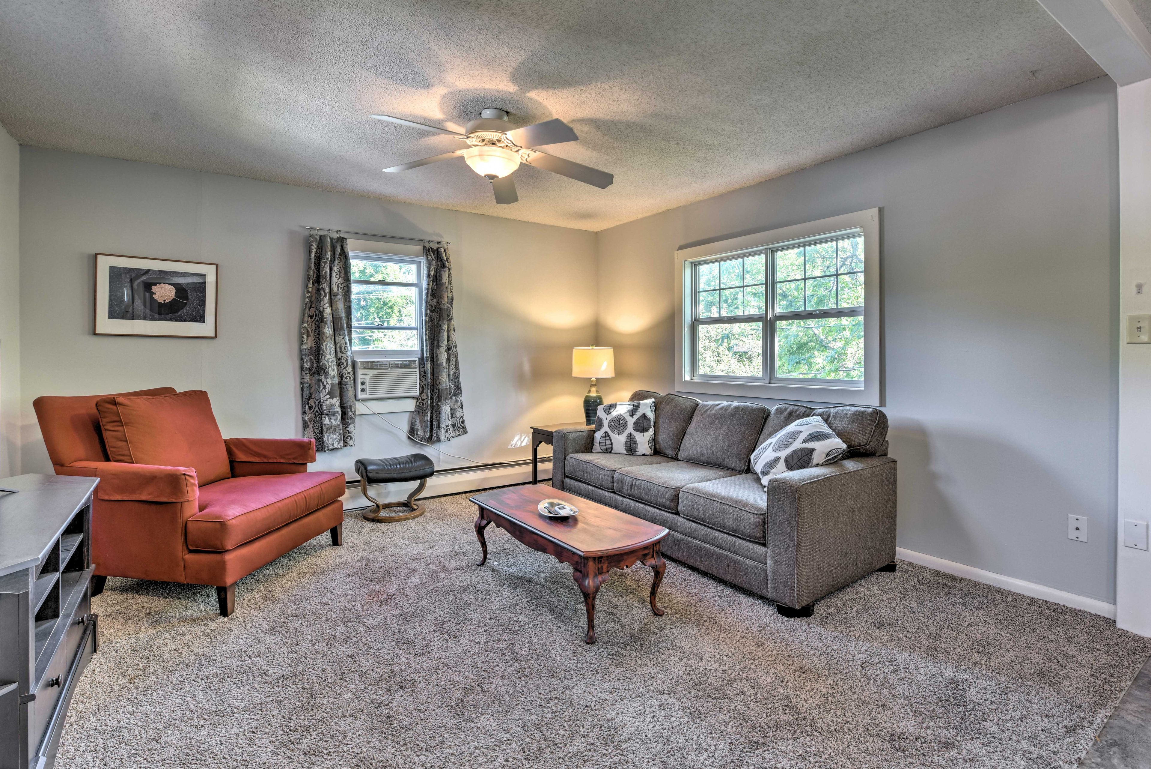 Living Room | Queen Sleeper Sofa | Twin Mattress | Smart TV | Board Games