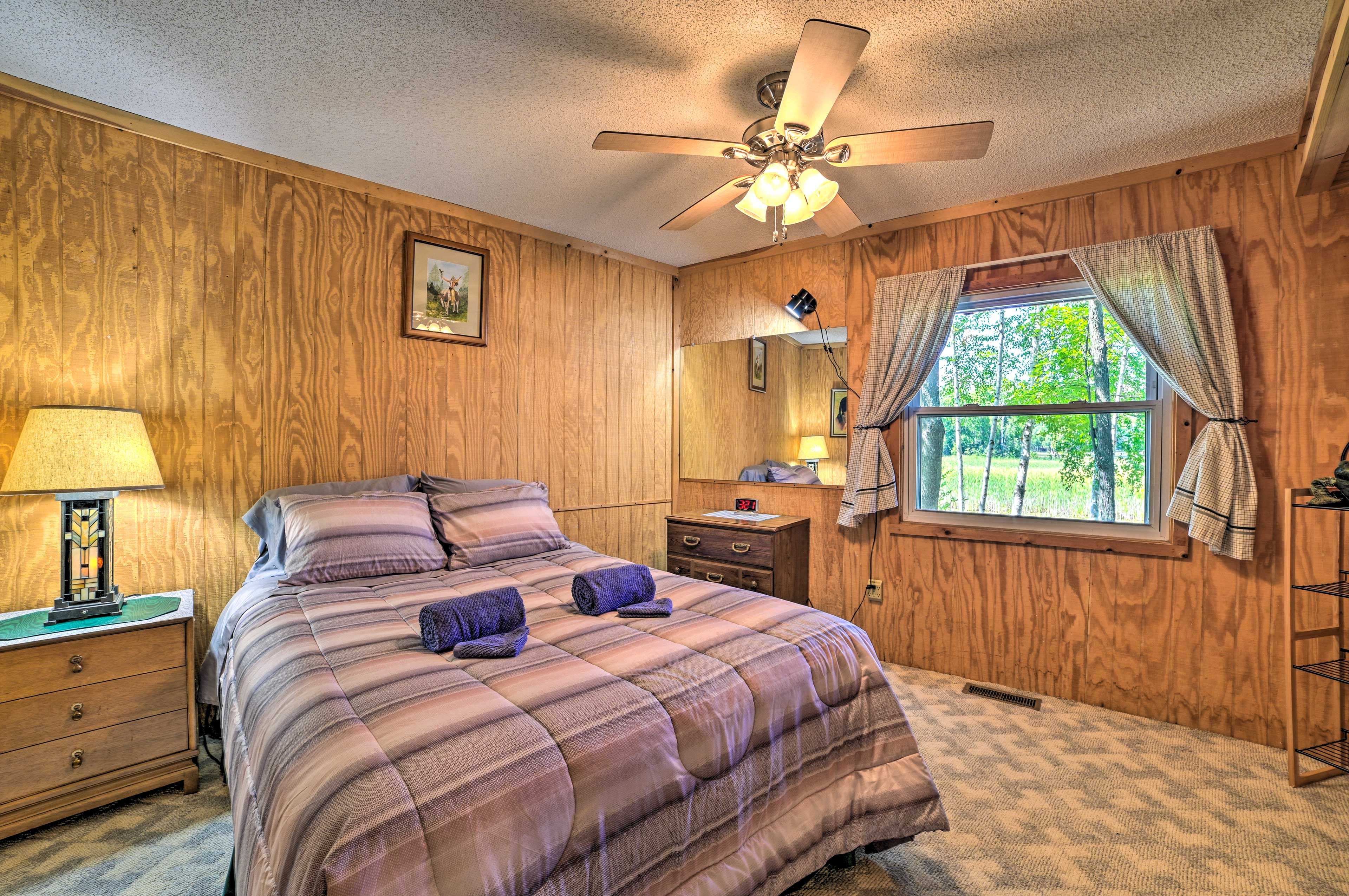 Bedroom 4 | Queen Bed