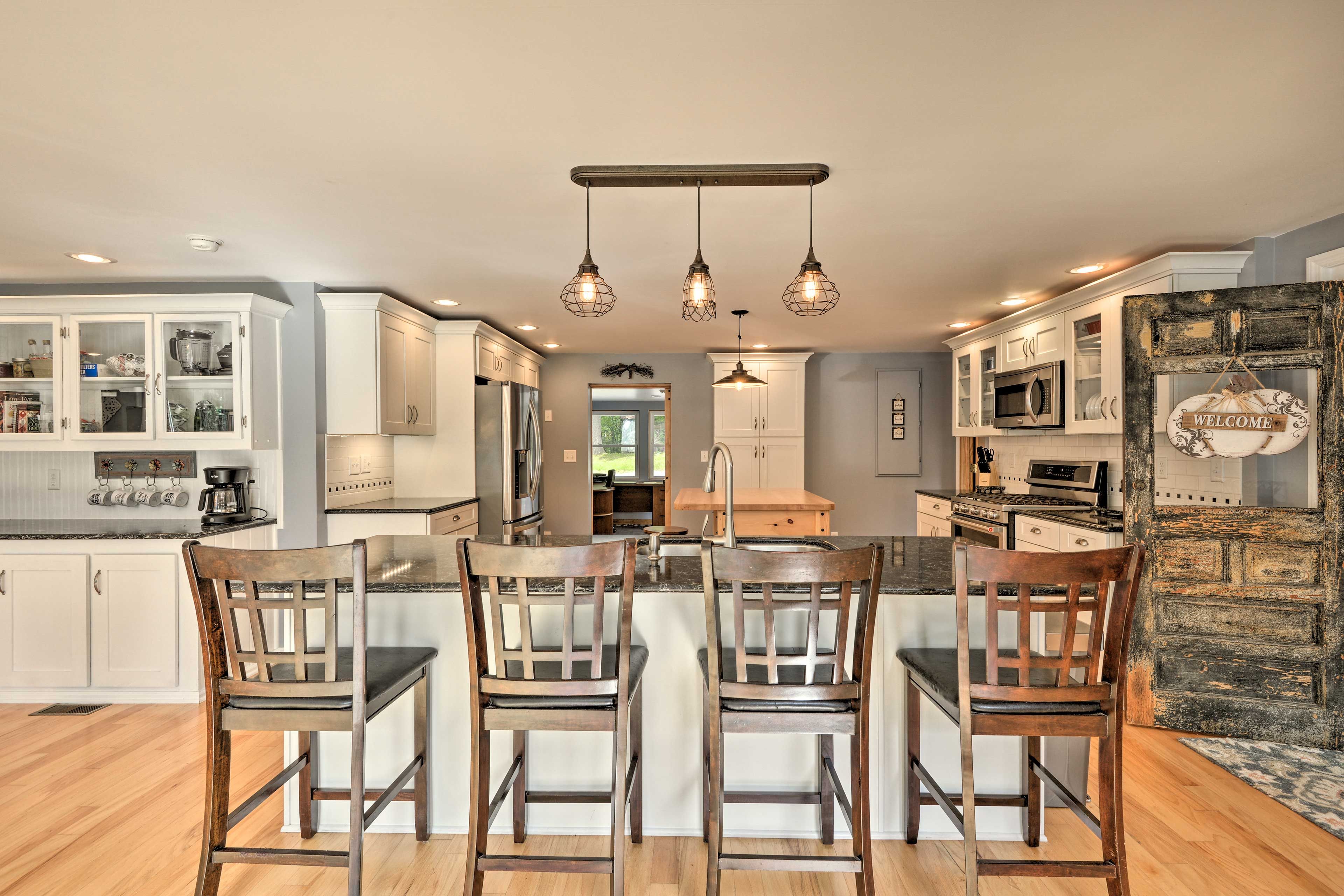 Kitchen | Cooking Basics | Coffee Maker | Paper Towels/Trash Bags Provided
