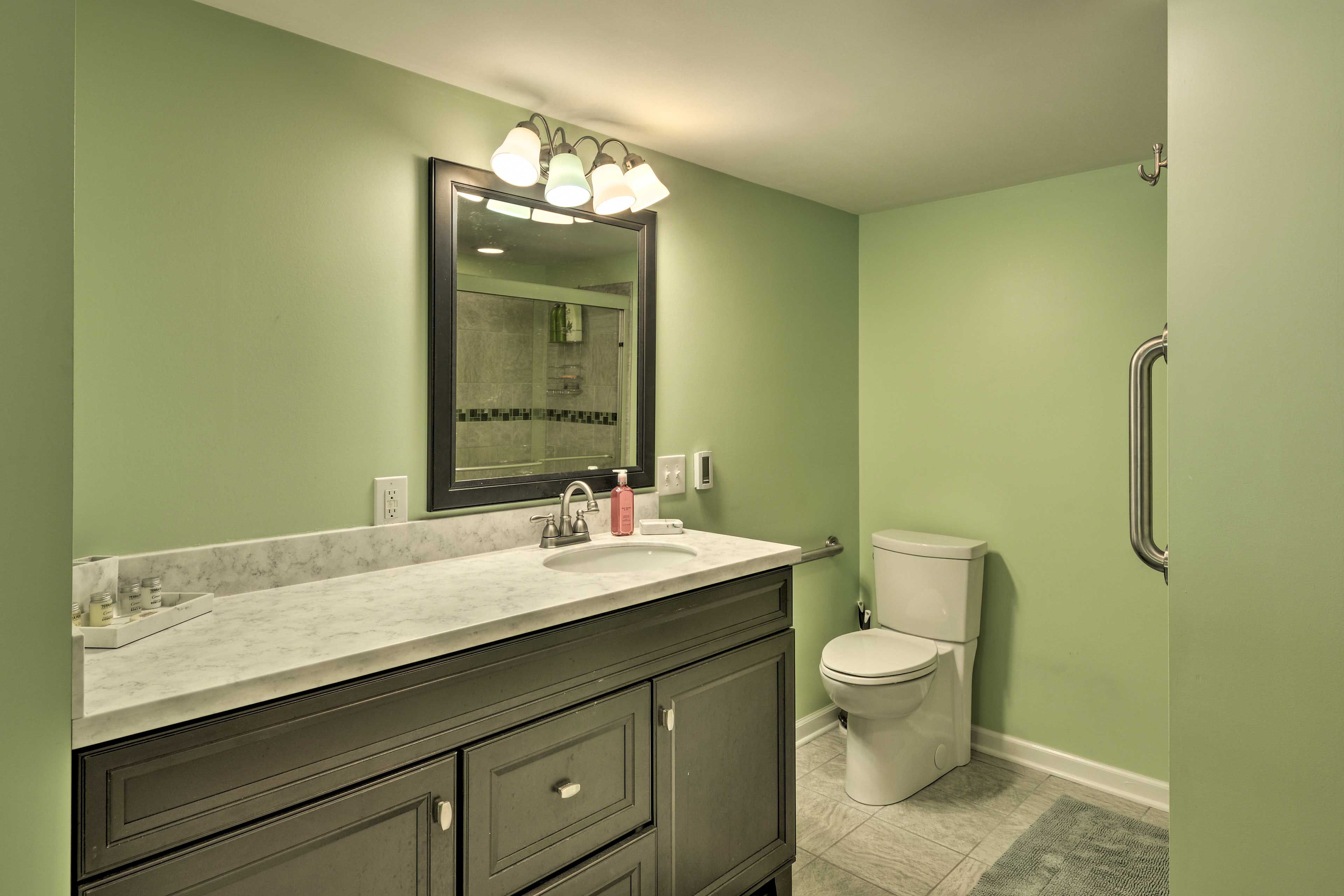 En-Suite Bathroom | Towels Provided