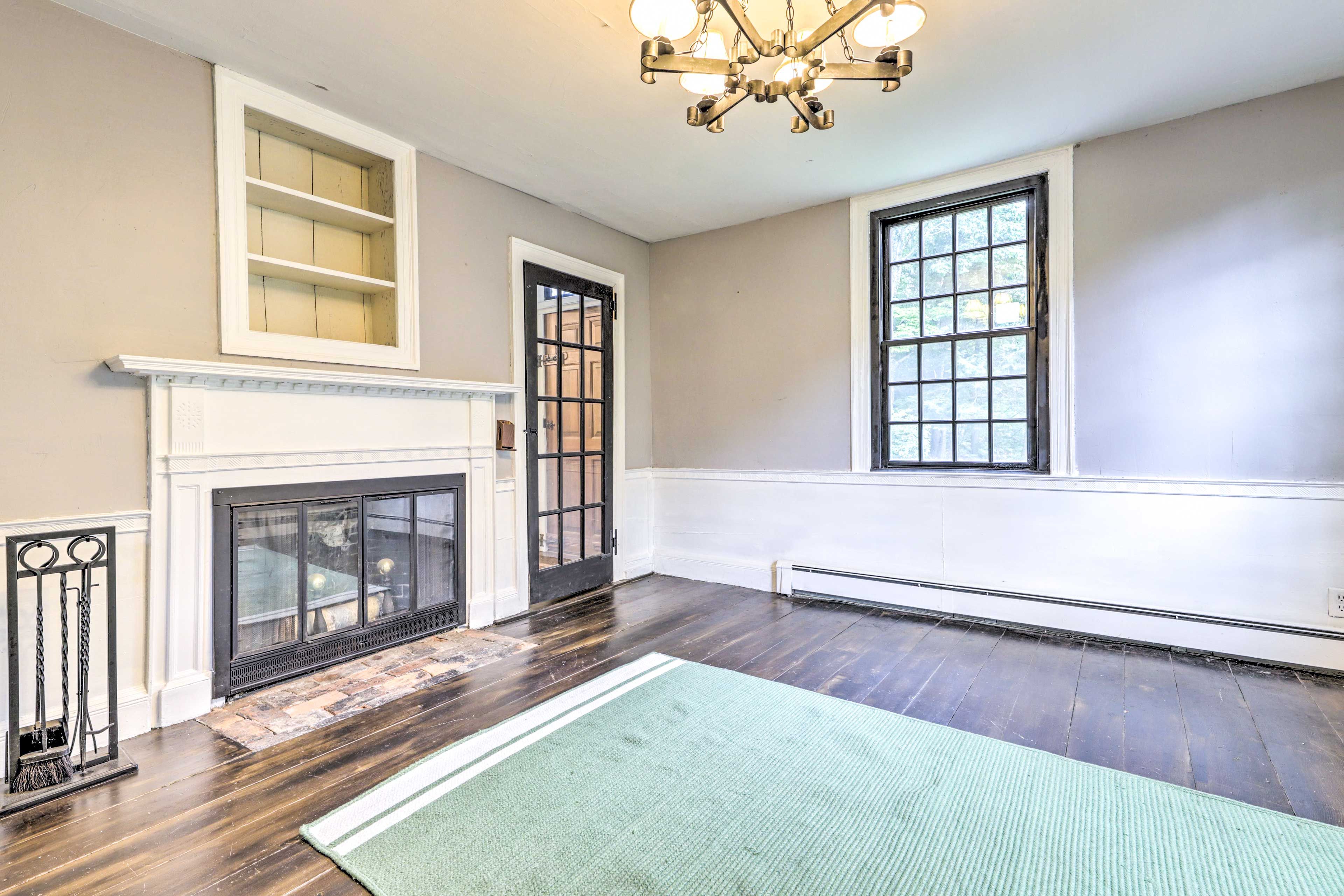 Bonus Room | Free WiFi | Decorative Fireplace