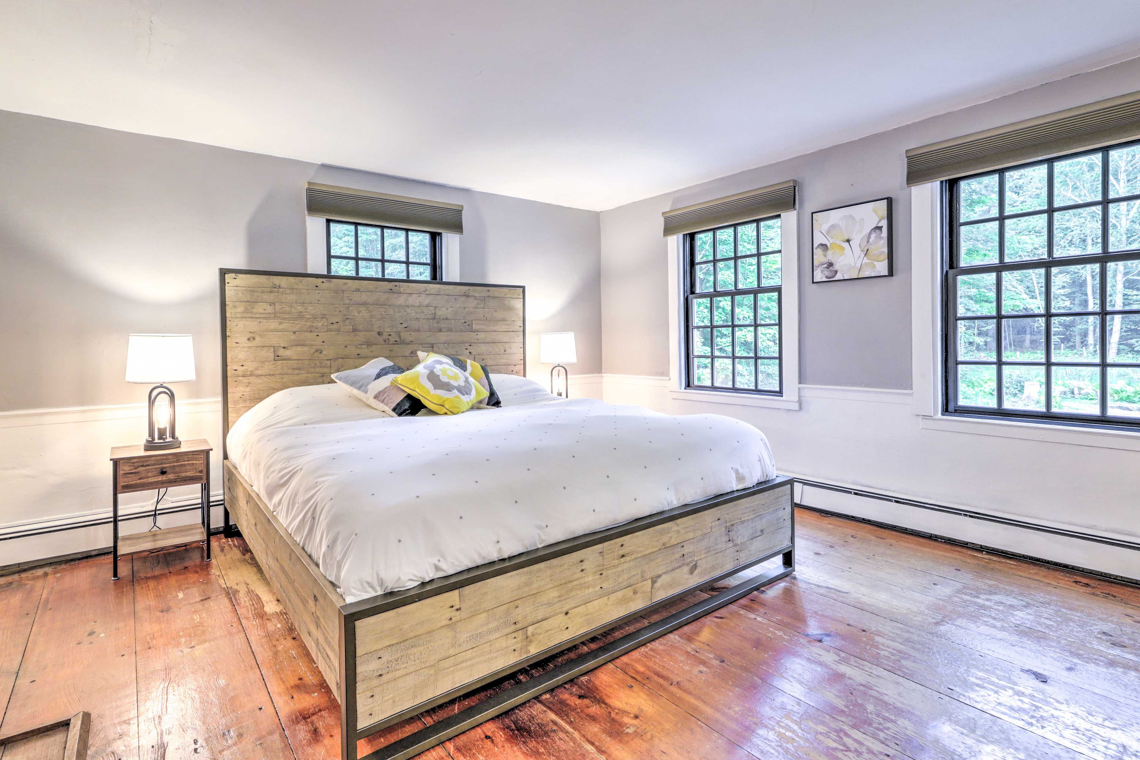 Bedroom 1 | King Bed | 2nd Floor | Linens Provided | Decorative Fireplace