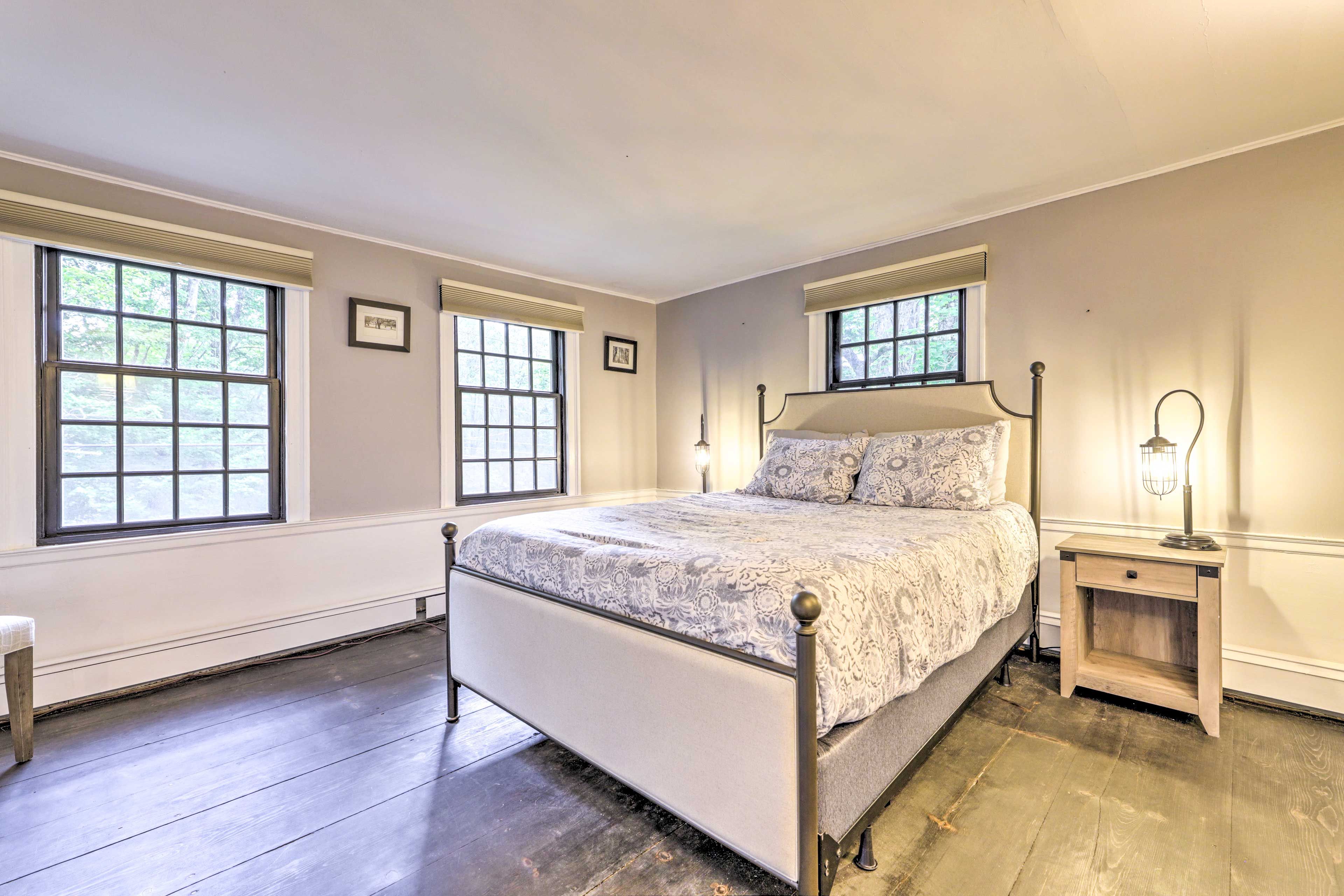 Bedroom 3 | Queen Bed | 2nd Floor | Decorative Fireplace