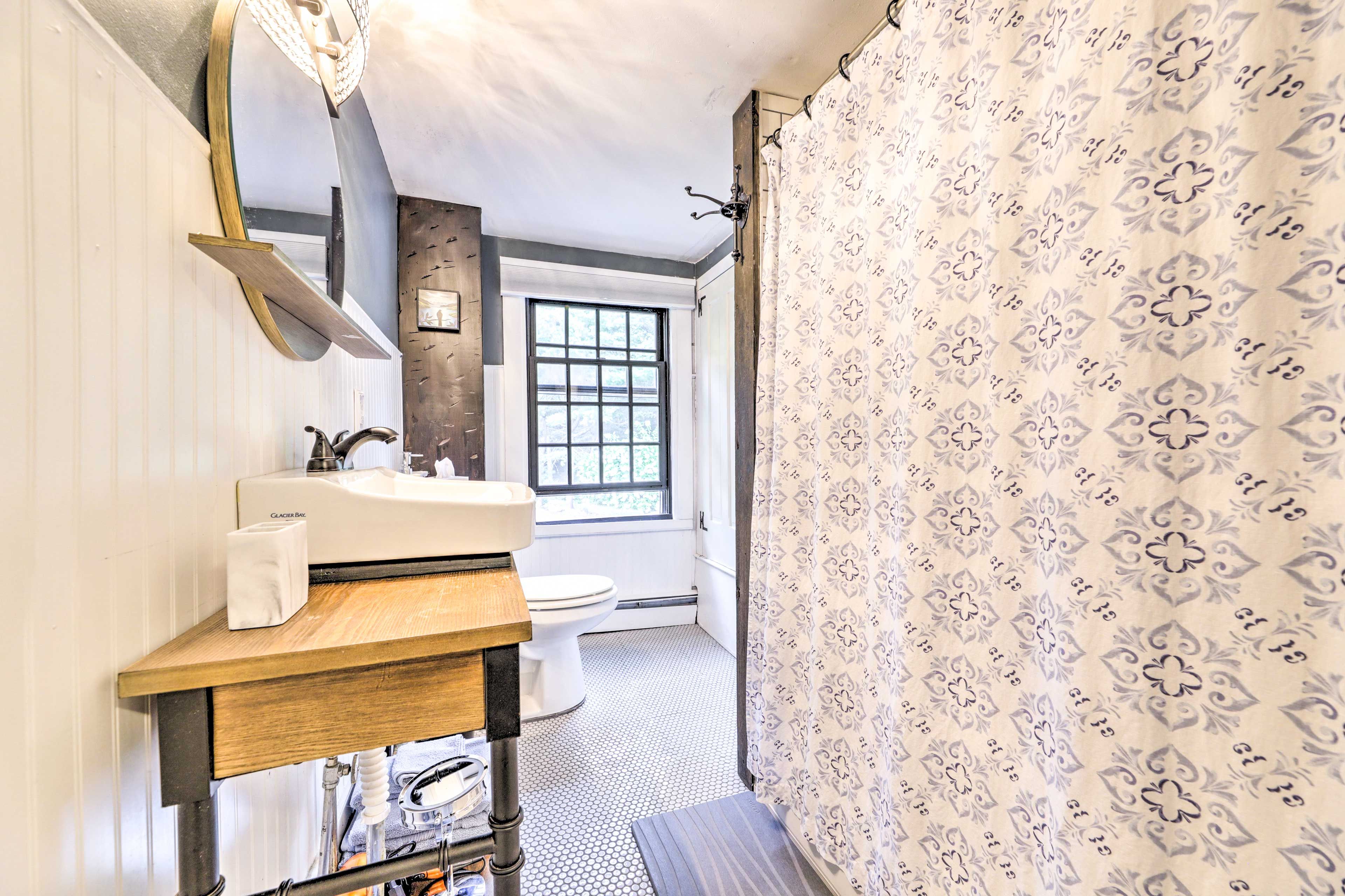 Full Bathroom | Complementary Toiletries