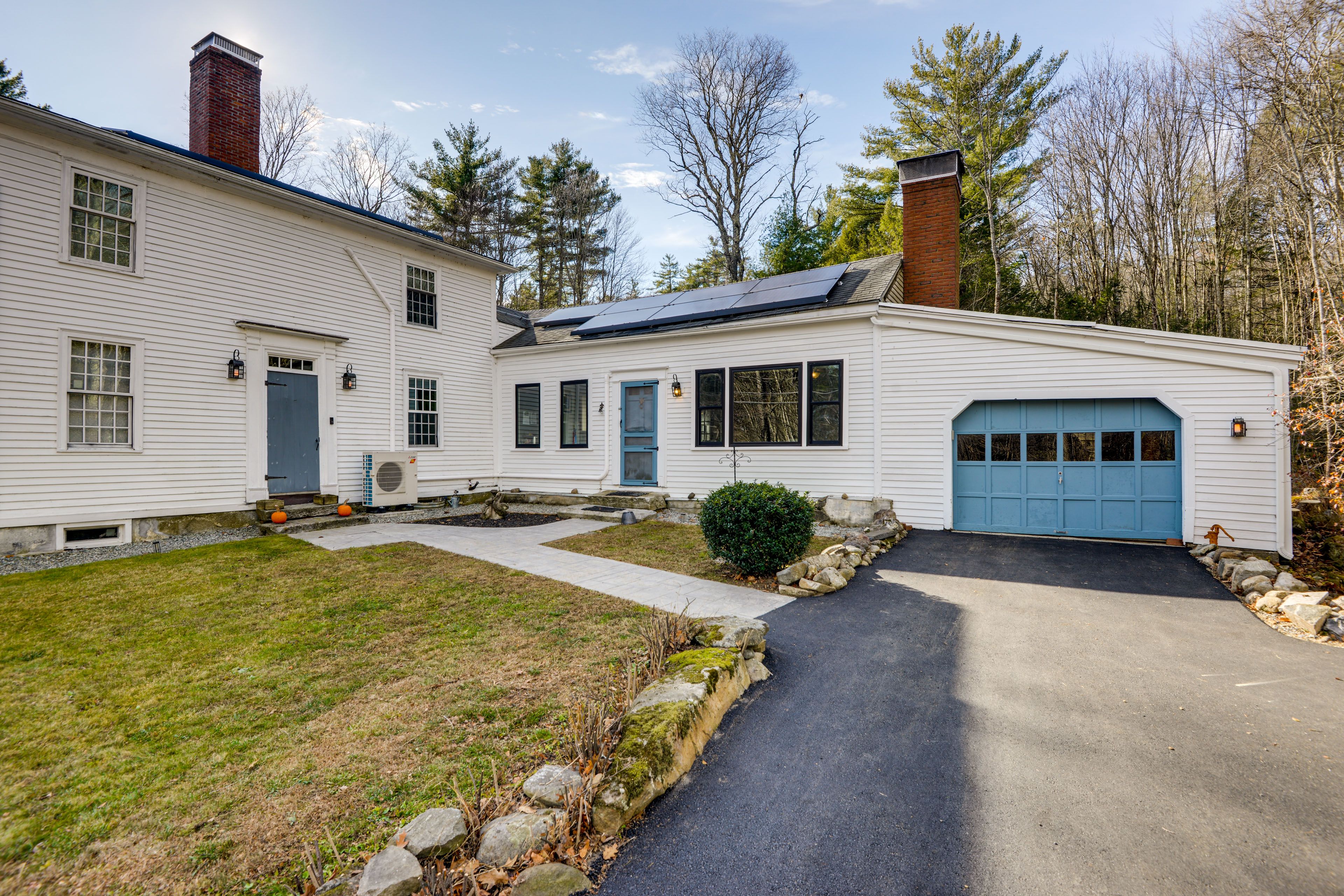 Parking | Garage (1 Vehicle) | Driveway (2 Vehicles) | Lawn (3 Vehicles)