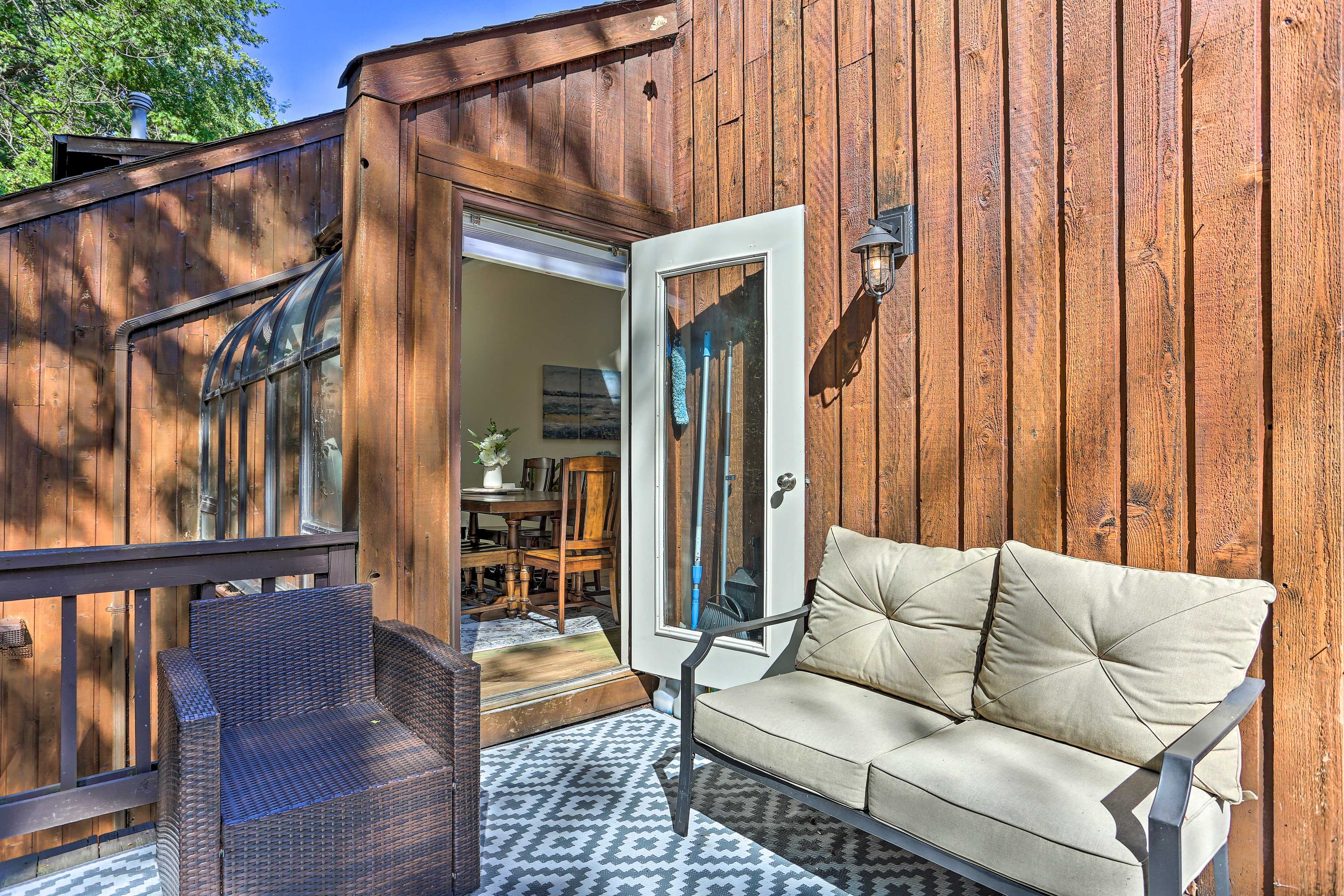 Balcony | Outdoor Seating Area