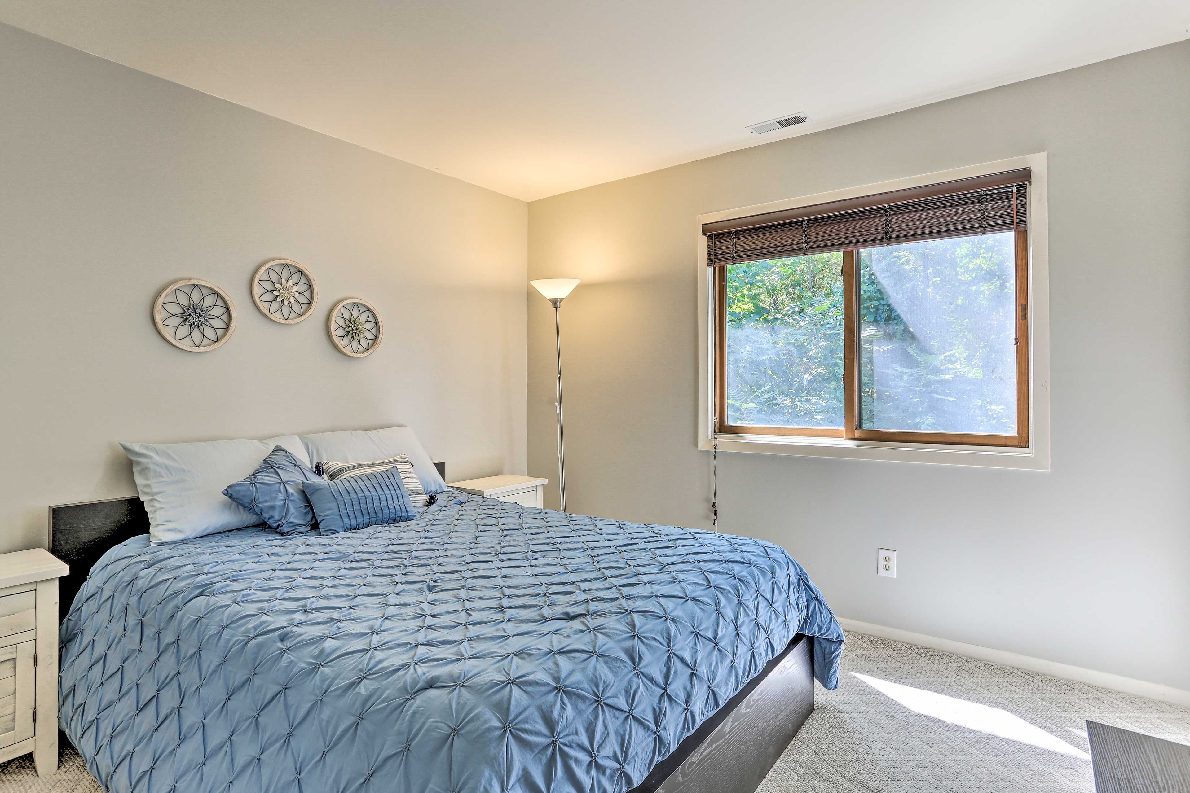 Bedroom 1 | Queen Bed | Linens Provided