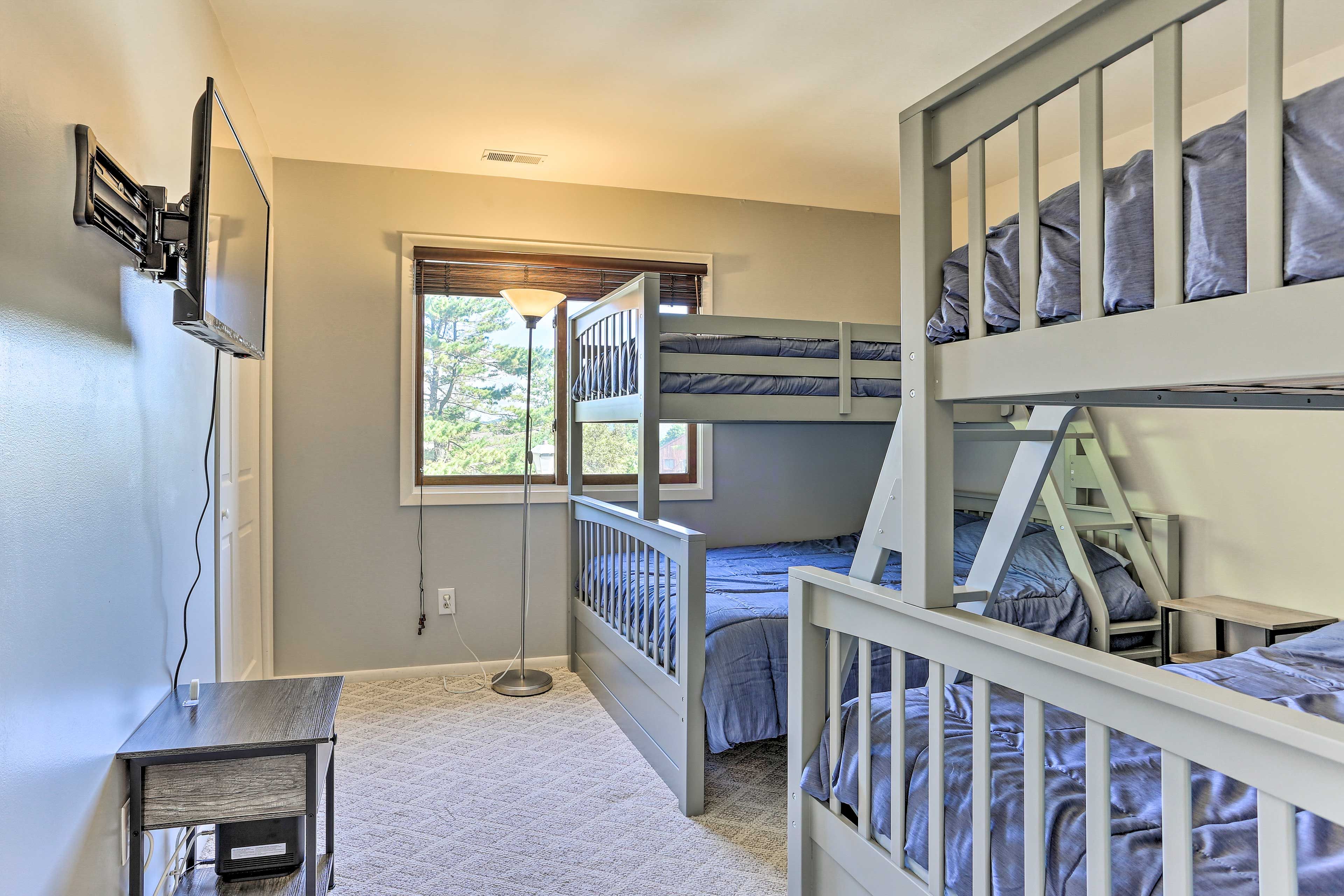 Bedroom 2 | 2 Twin/Full Bunk Beds | Board Games