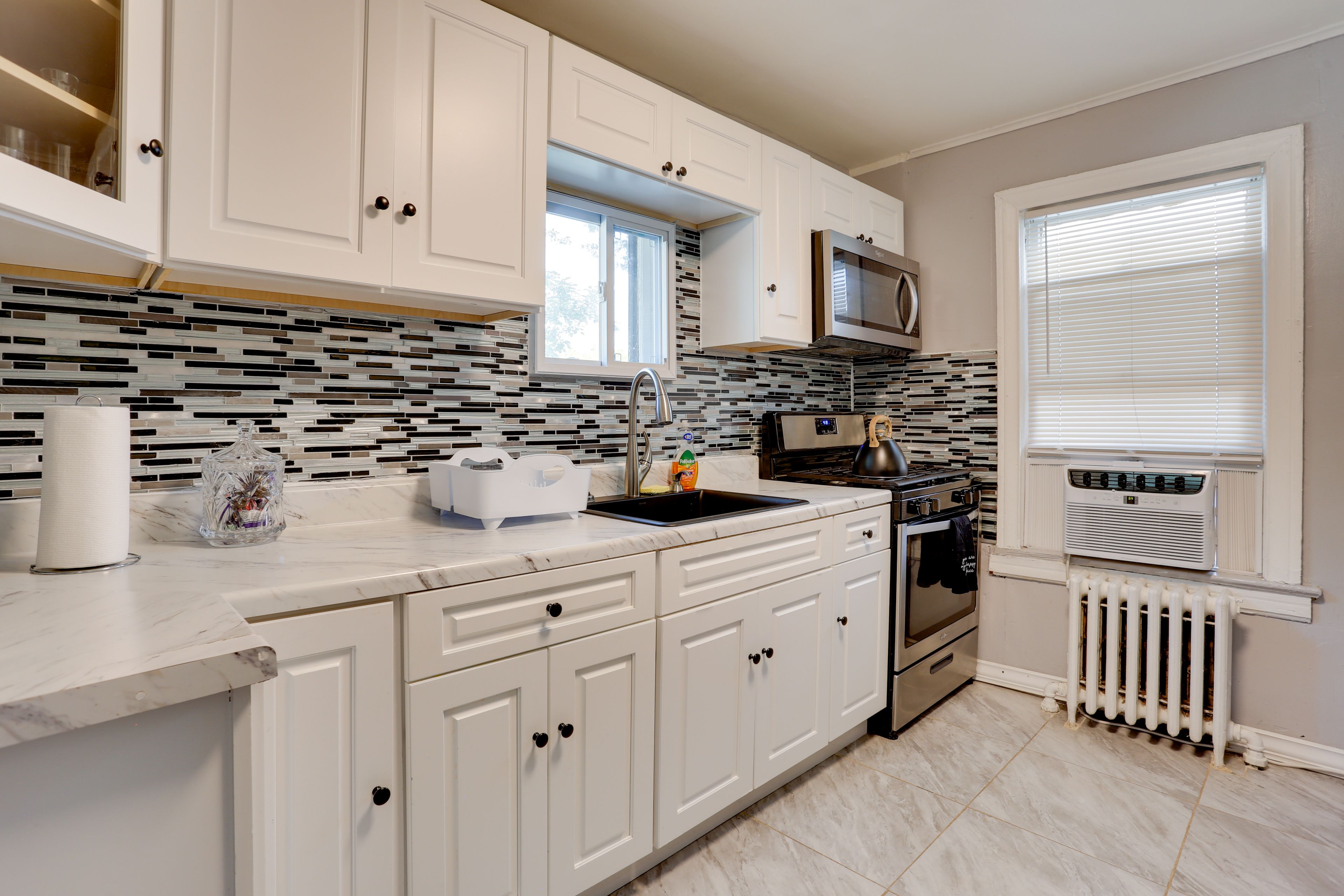 Full Kitchen | Cooking Basics | Free WiFi | Pet Friendly w/ Fee
