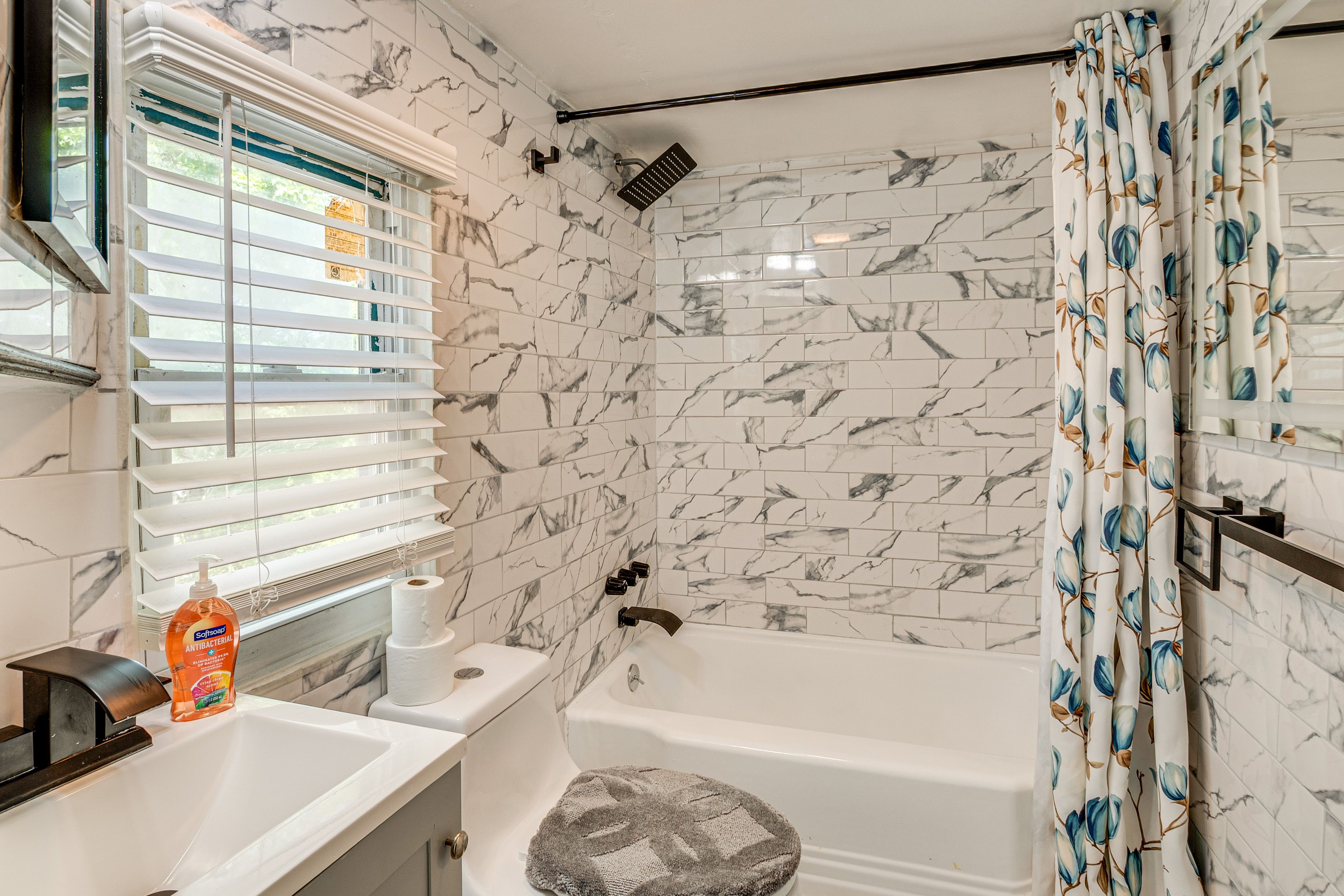 Full Bathroom | Upper Level