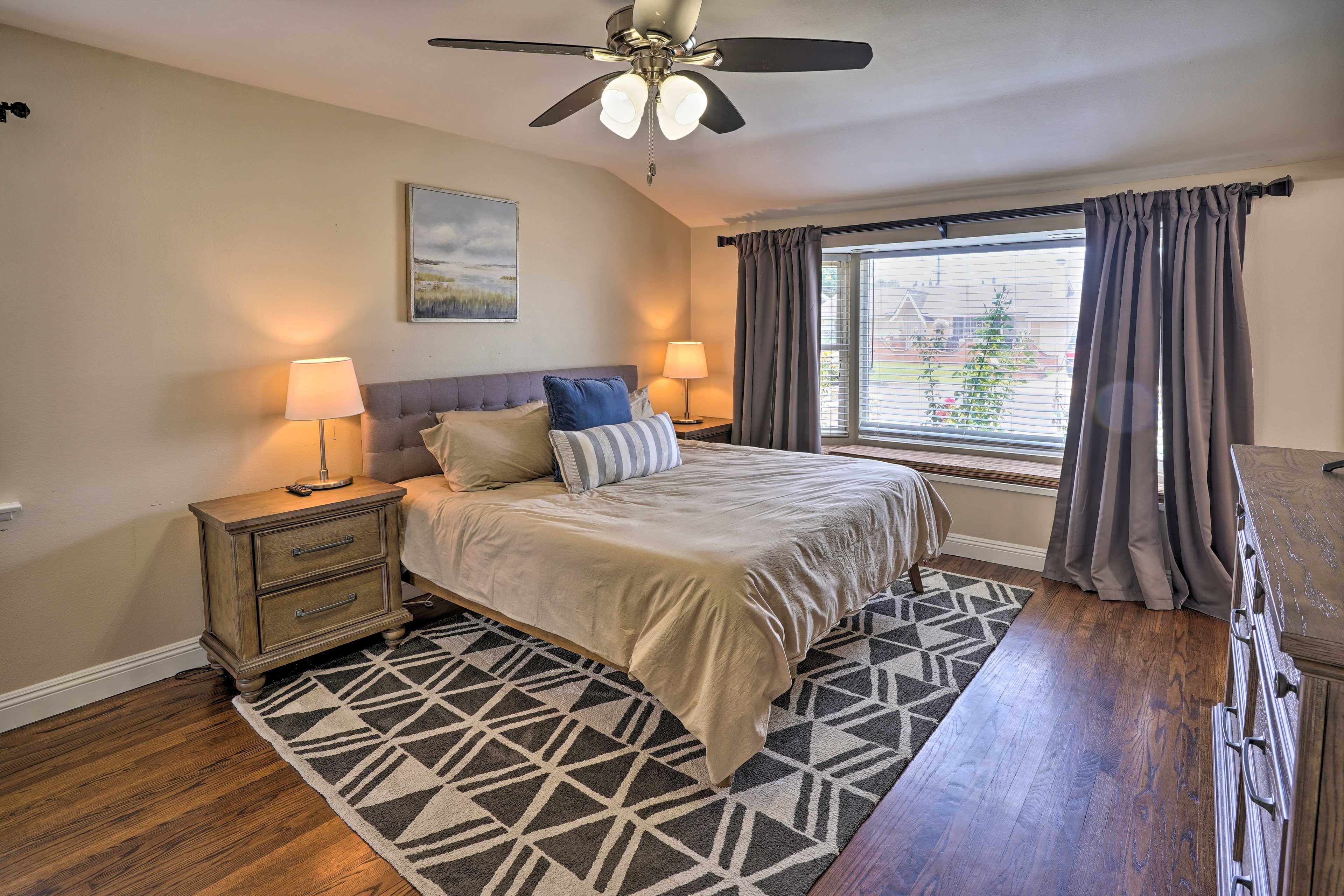 Bedroom Suite | King Bed | Smart TV
