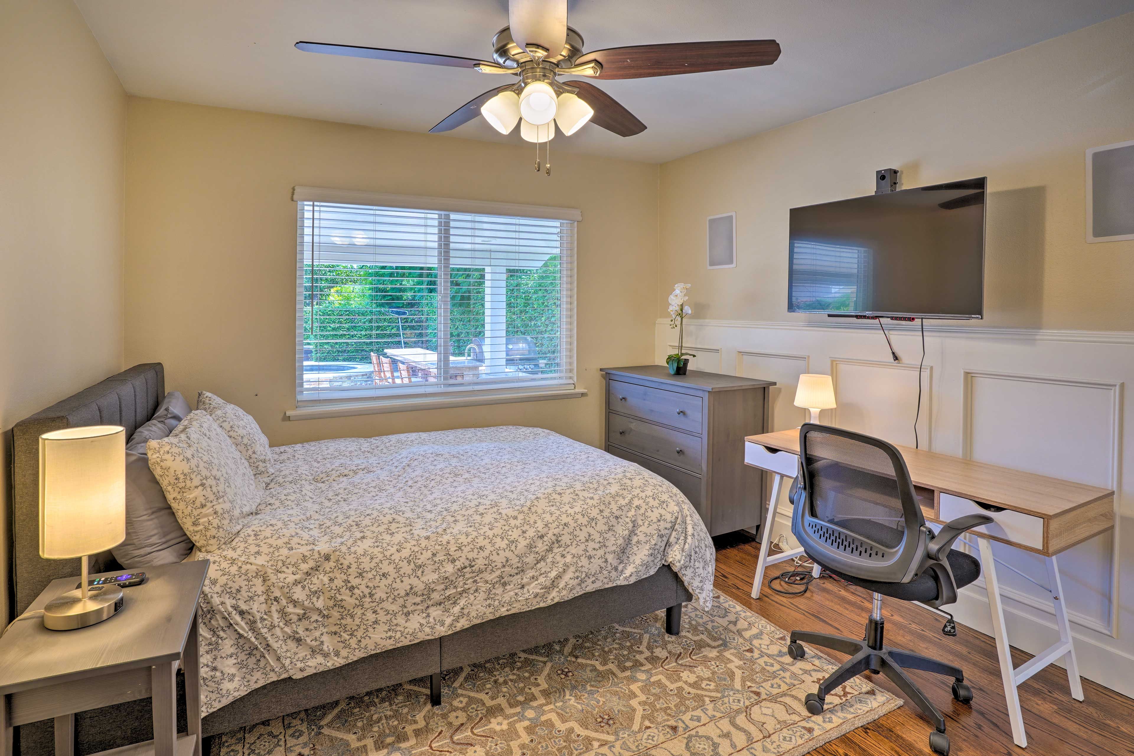 Bedroom 2 | Queen Bed | Smart TV