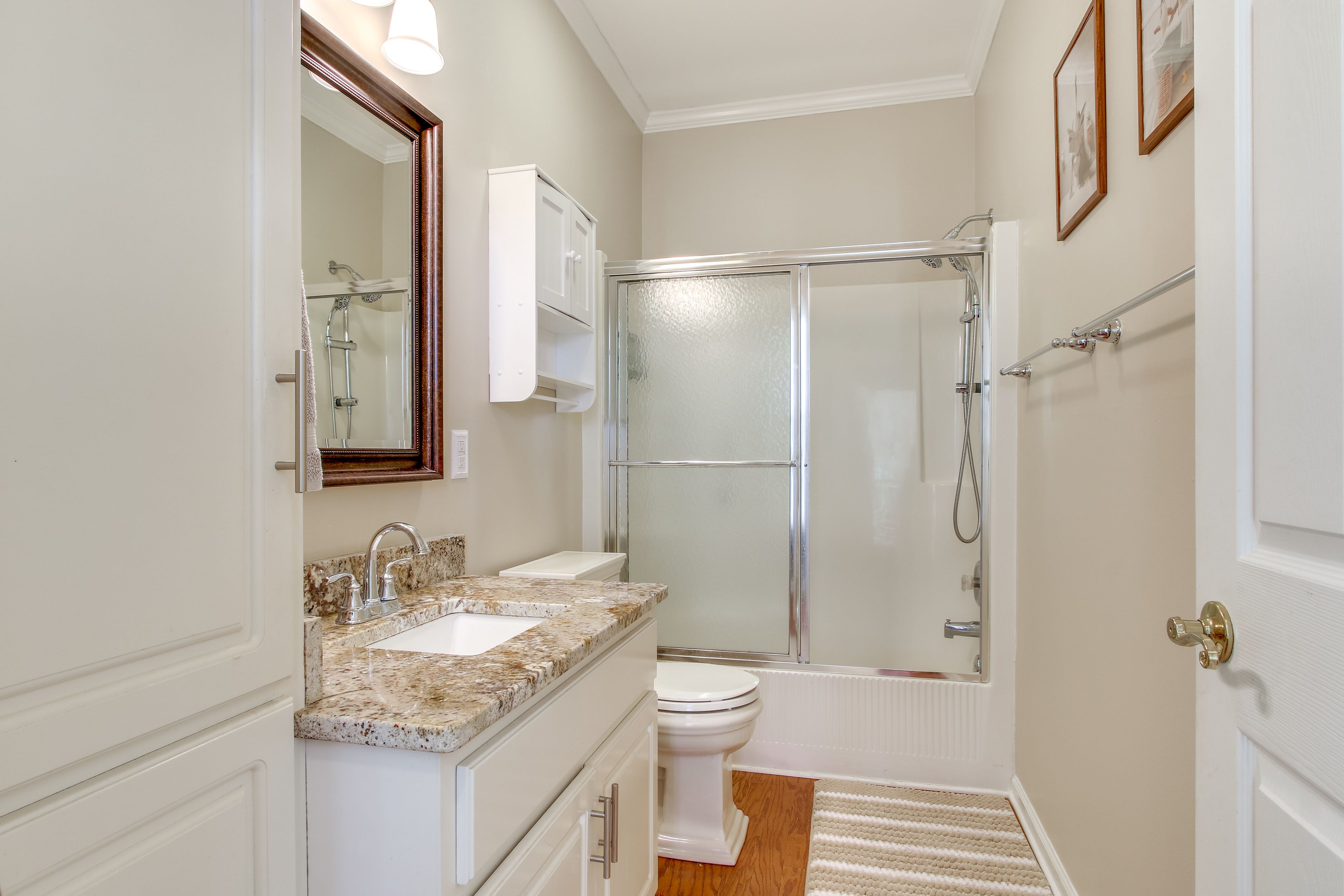Full Bathroom | Towels Provided | Hair Dryer