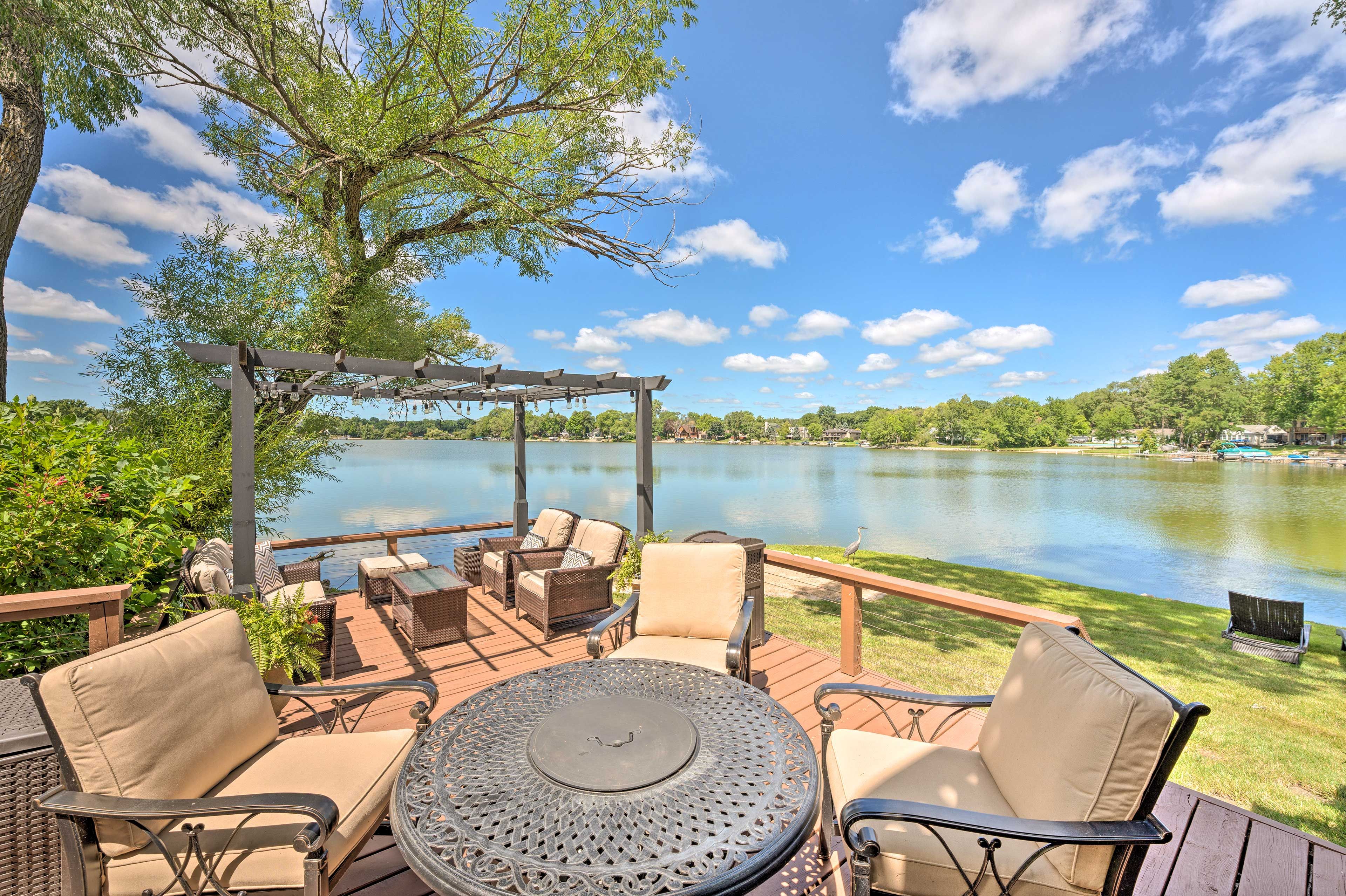 Balconies & Deck | Gas Grill | Outdoor Dining Areas | Sand Pit