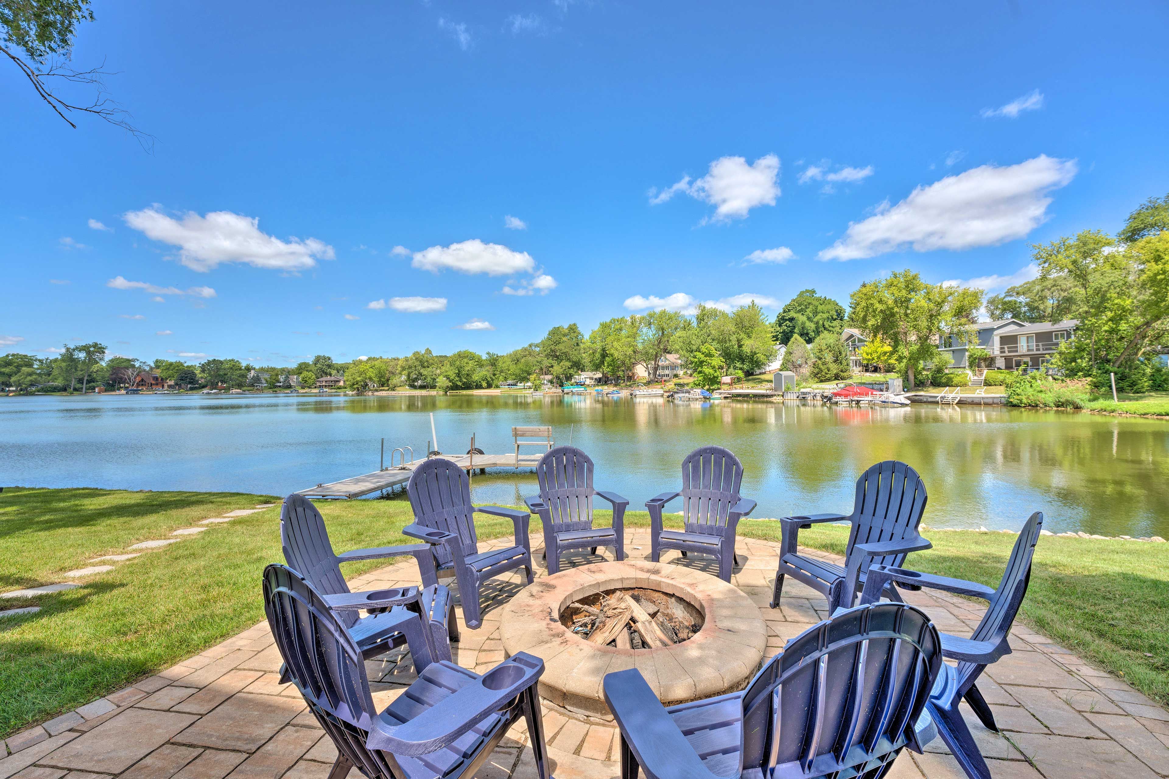 Lakefront | Fire Pit | Private Boat Dock | Kayak | Paddleboard | Life Vests