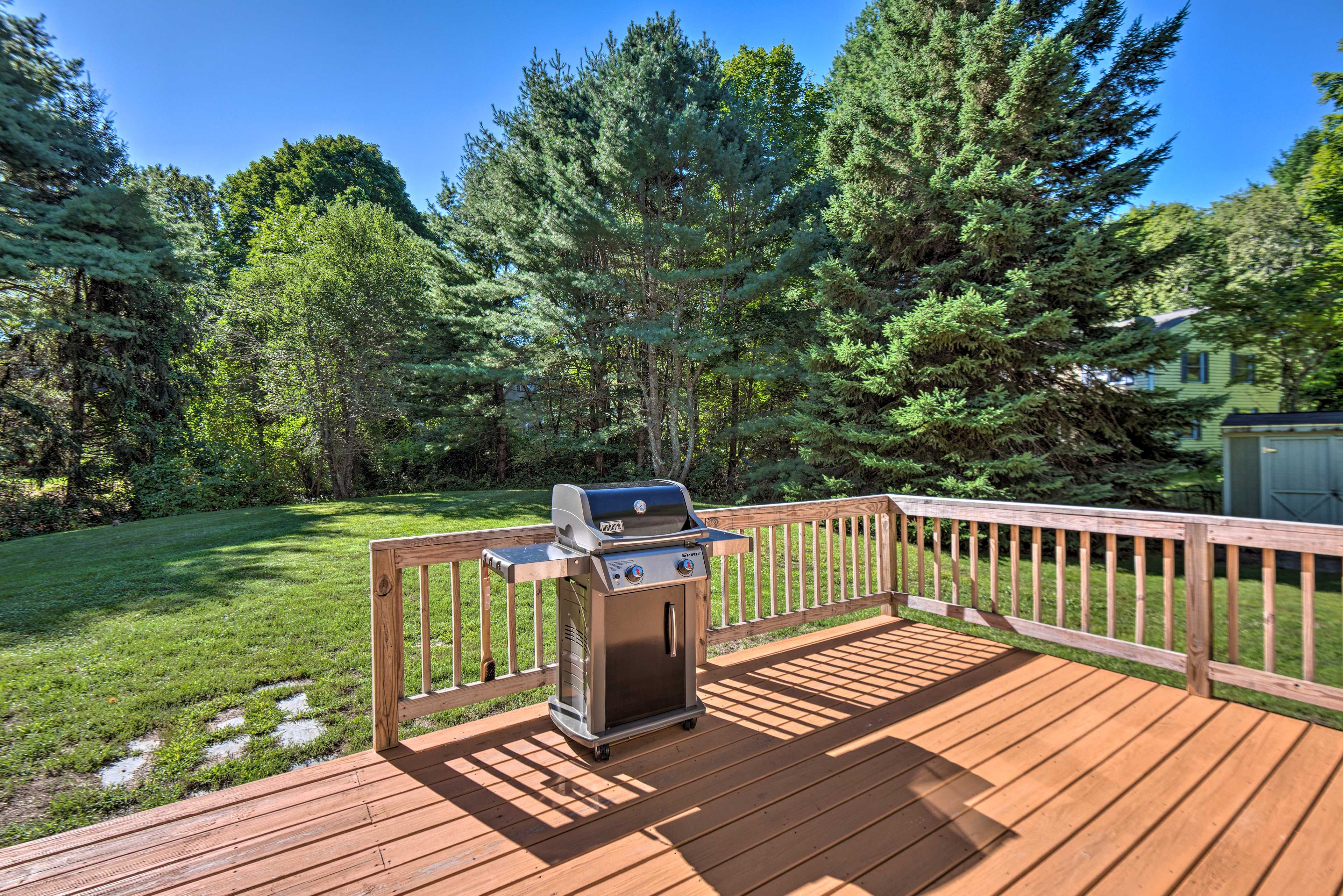 House Exterior | Deck | Gas Grill | Private Yard