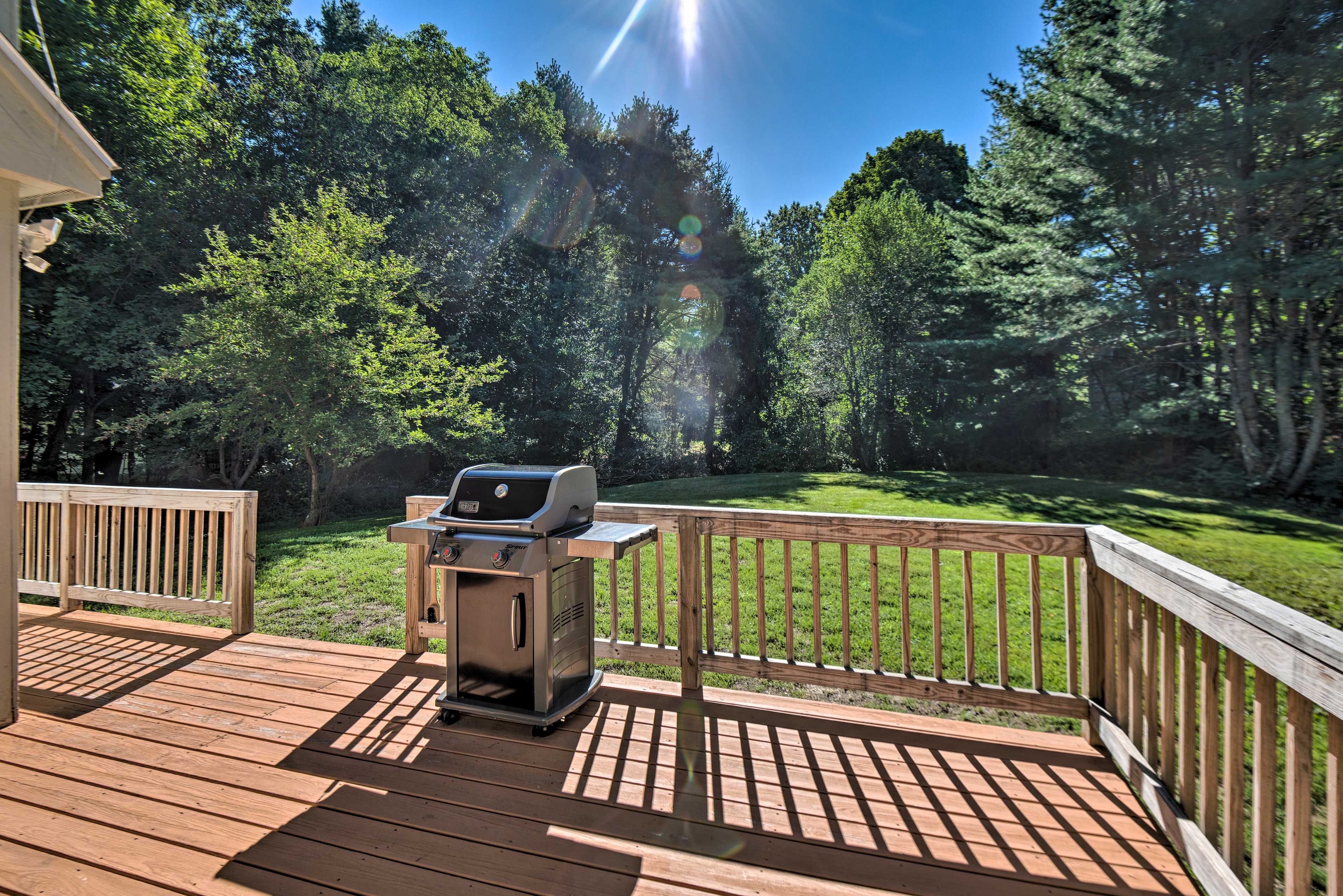 House Exterior | Deck | Gas Grill | Private Yard