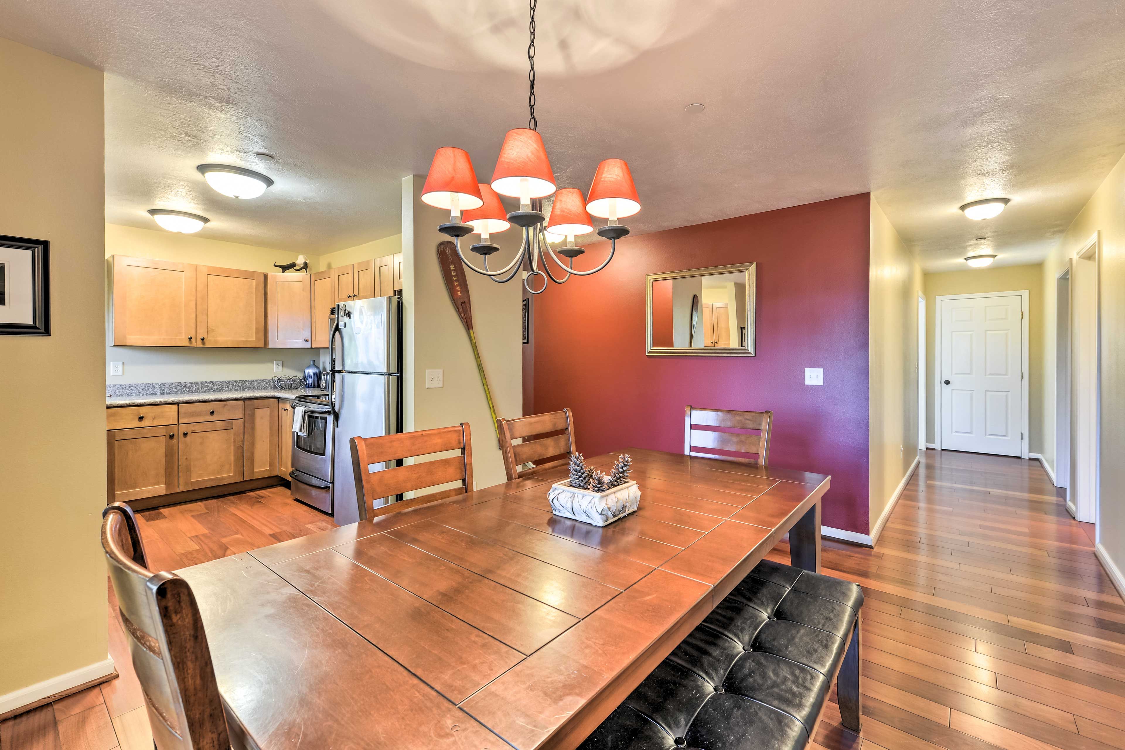 Dining Area | Dishware/Flatware Provided