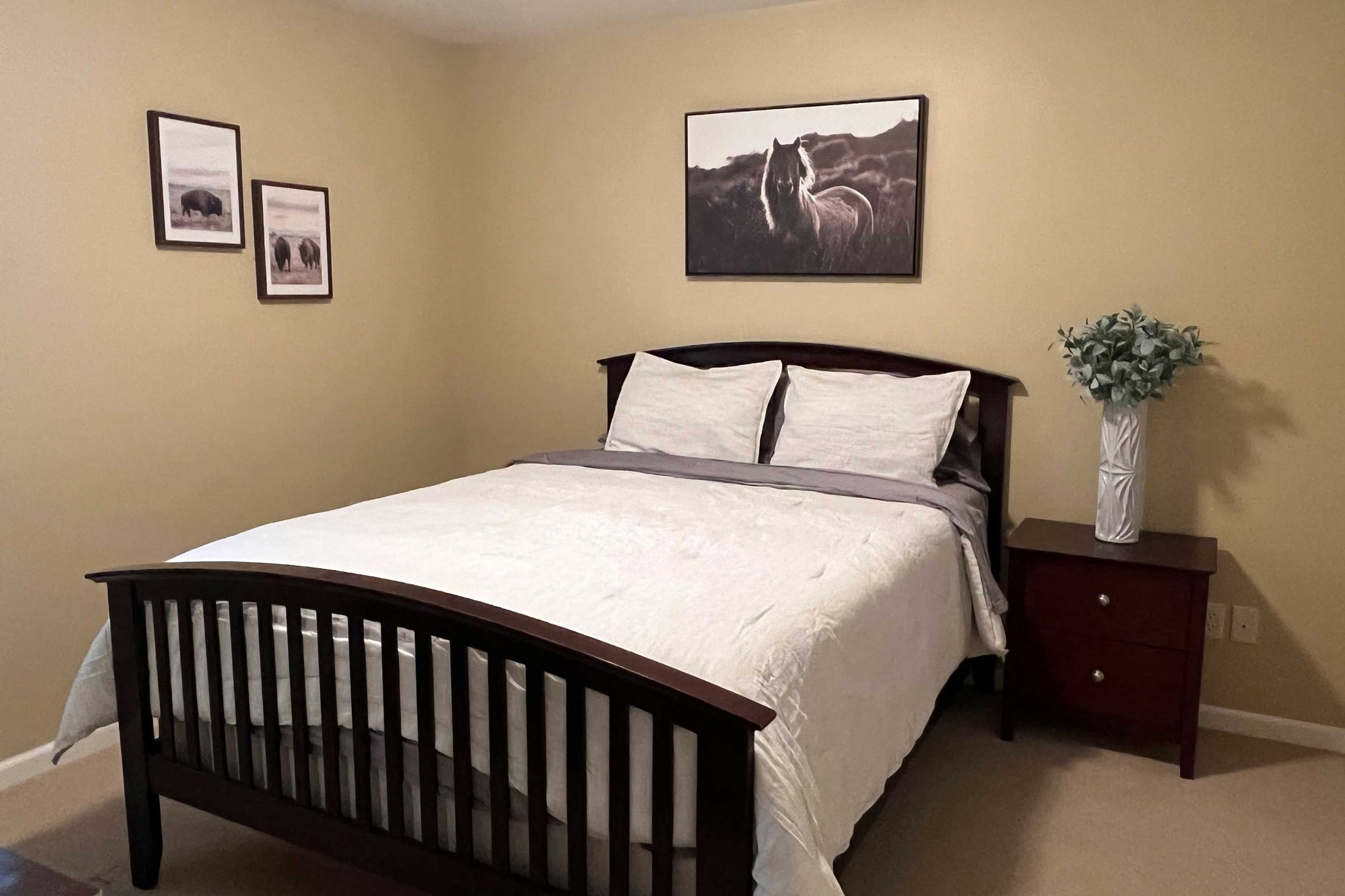 Bedroom 2 | Queen Bed