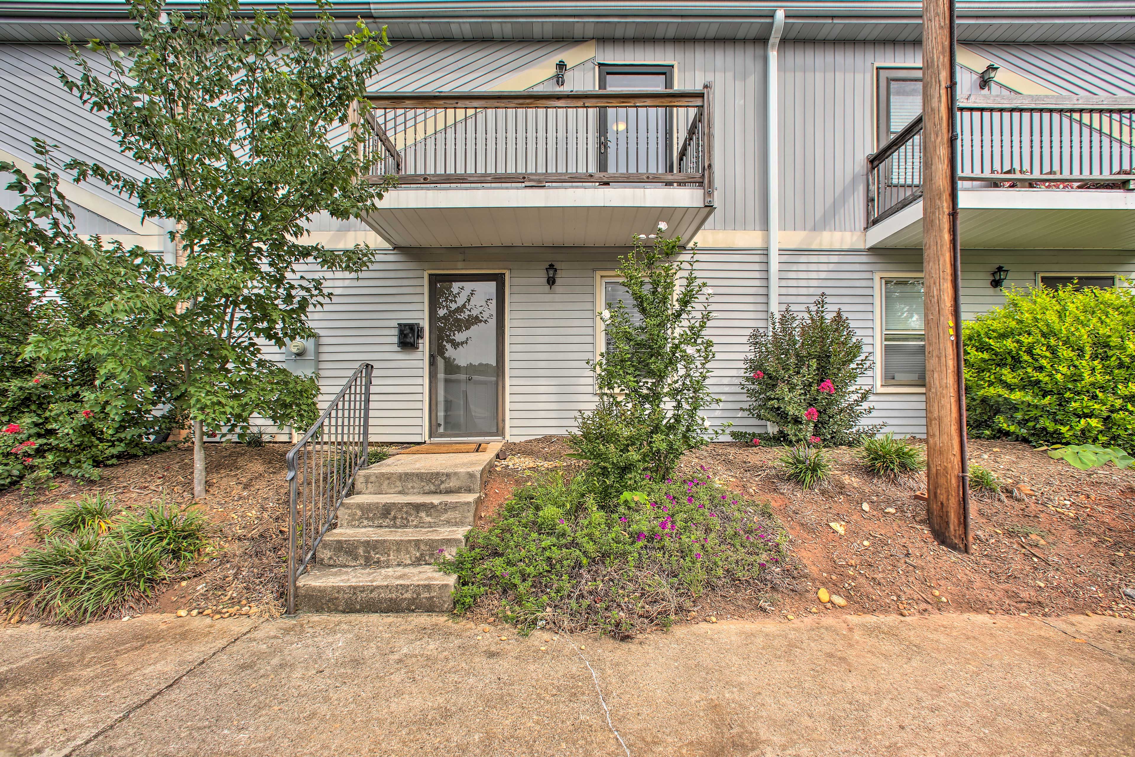 Greenville Vacation Rental | 3BR | 2BA | Stairs Required | 1,150 Sq Ft