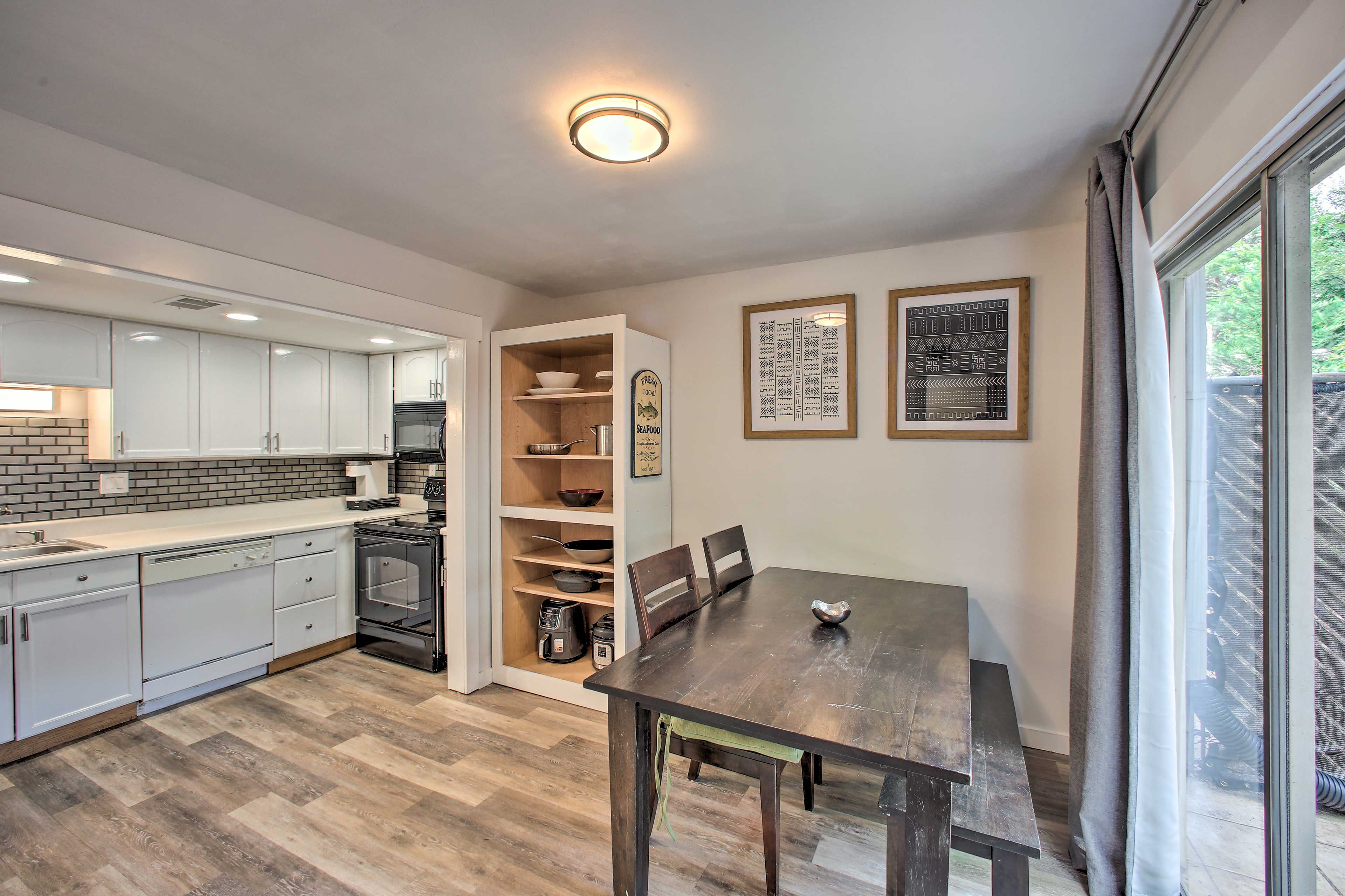 Dining Area | Dishware & Flatware