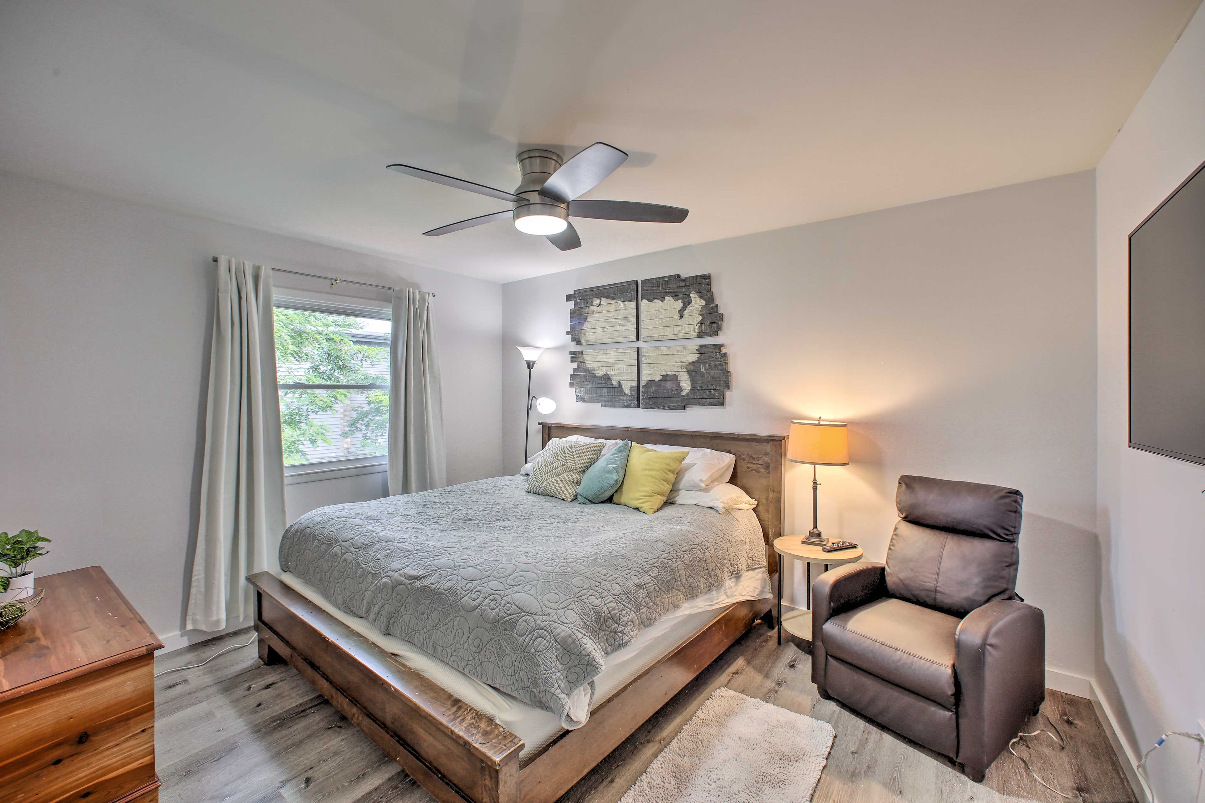 Bedroom 1 | King Bed | Smart TV