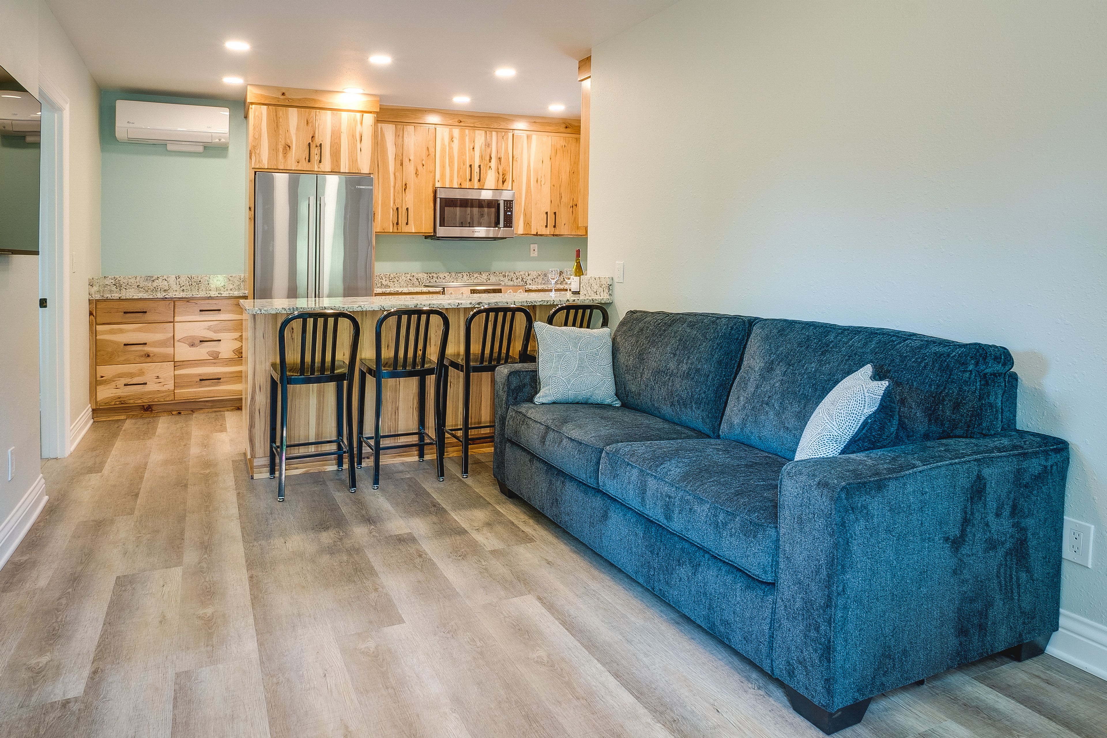 Breakfast Bar | Dishware & Flatware Provided