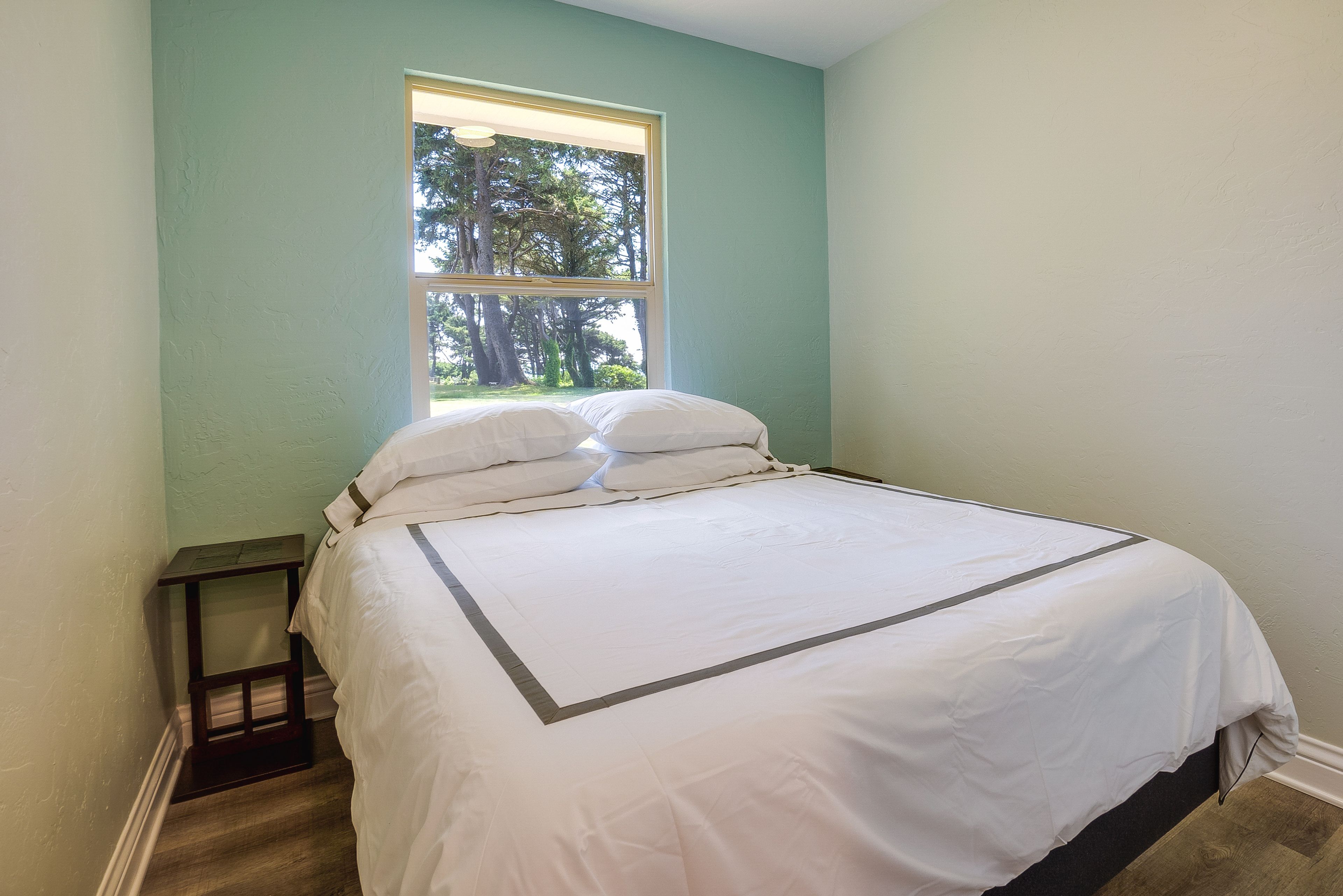 Bedroom 2 | Queen Bed
