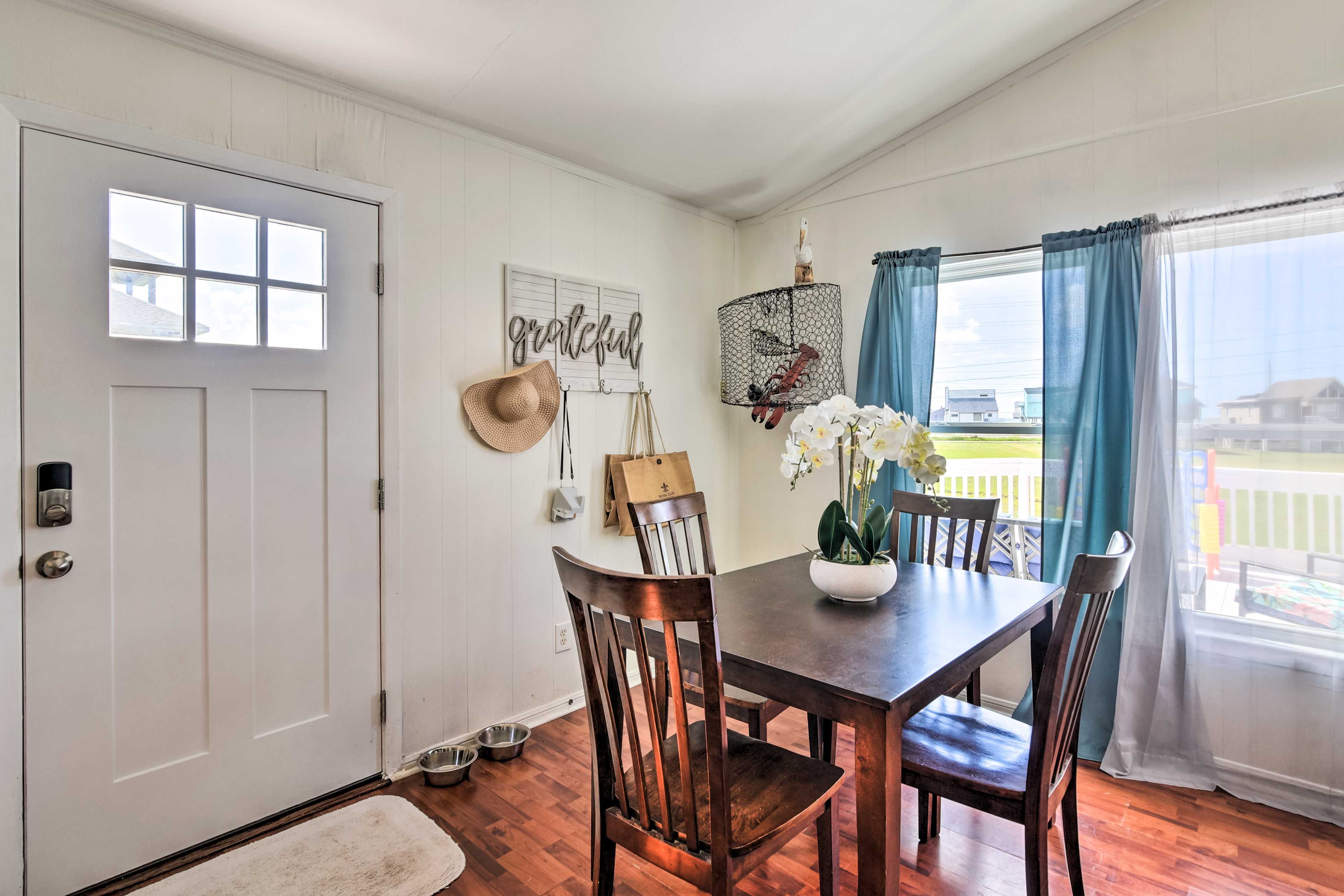 Dining Area | Dishware & Flatware