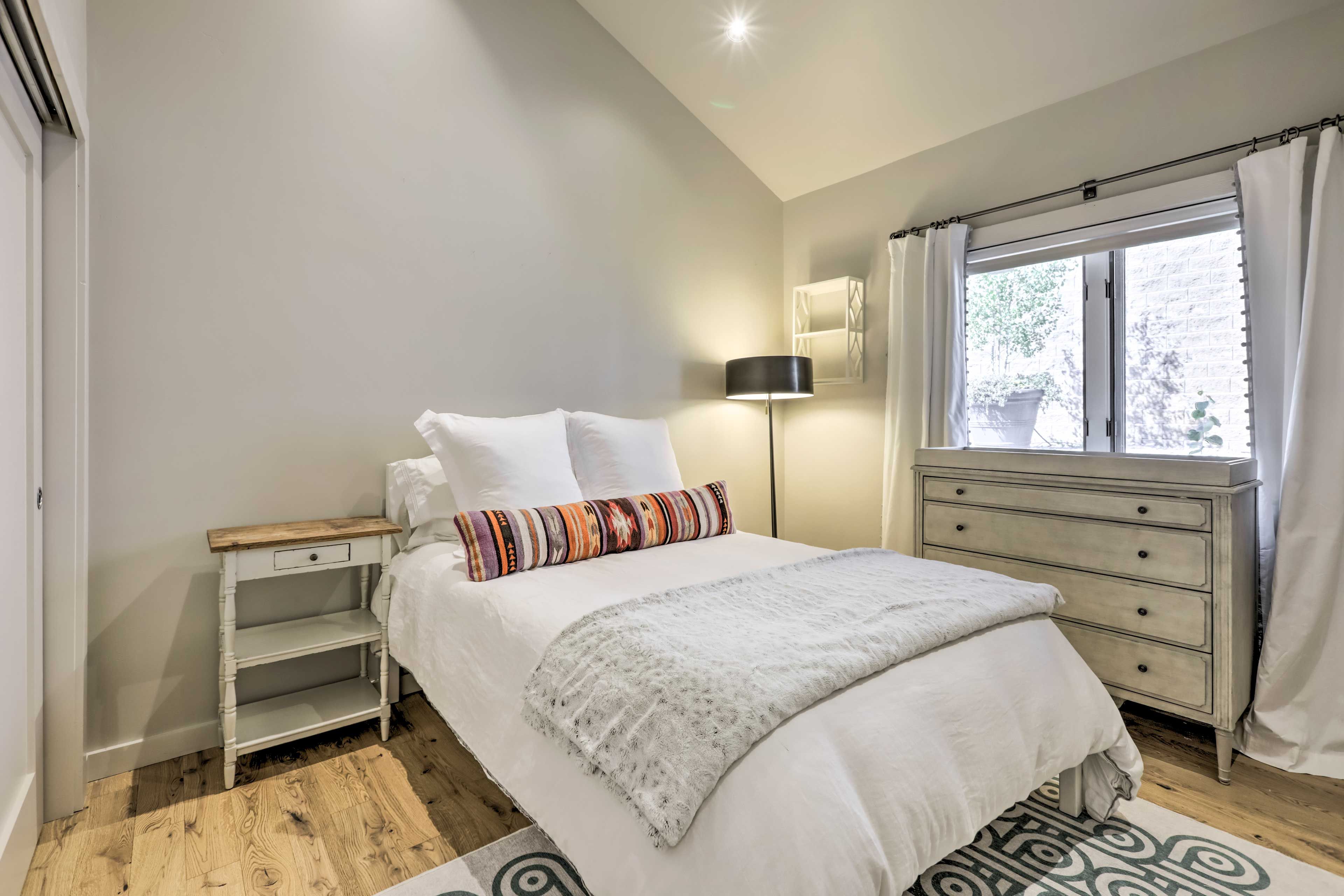 Bedroom 2 | King Bed