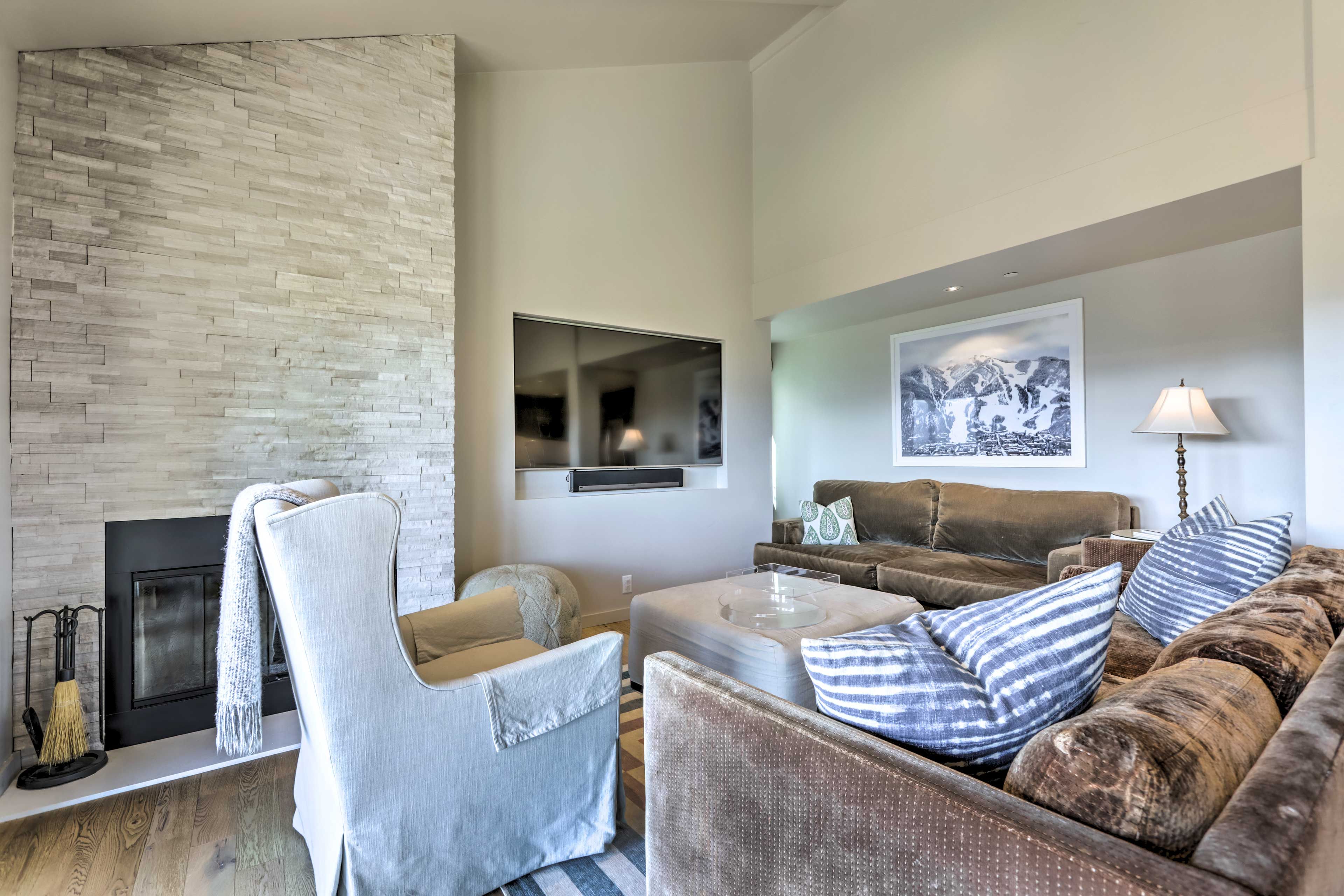 Living Room | Wood-Burning Fireplace | Smart TV