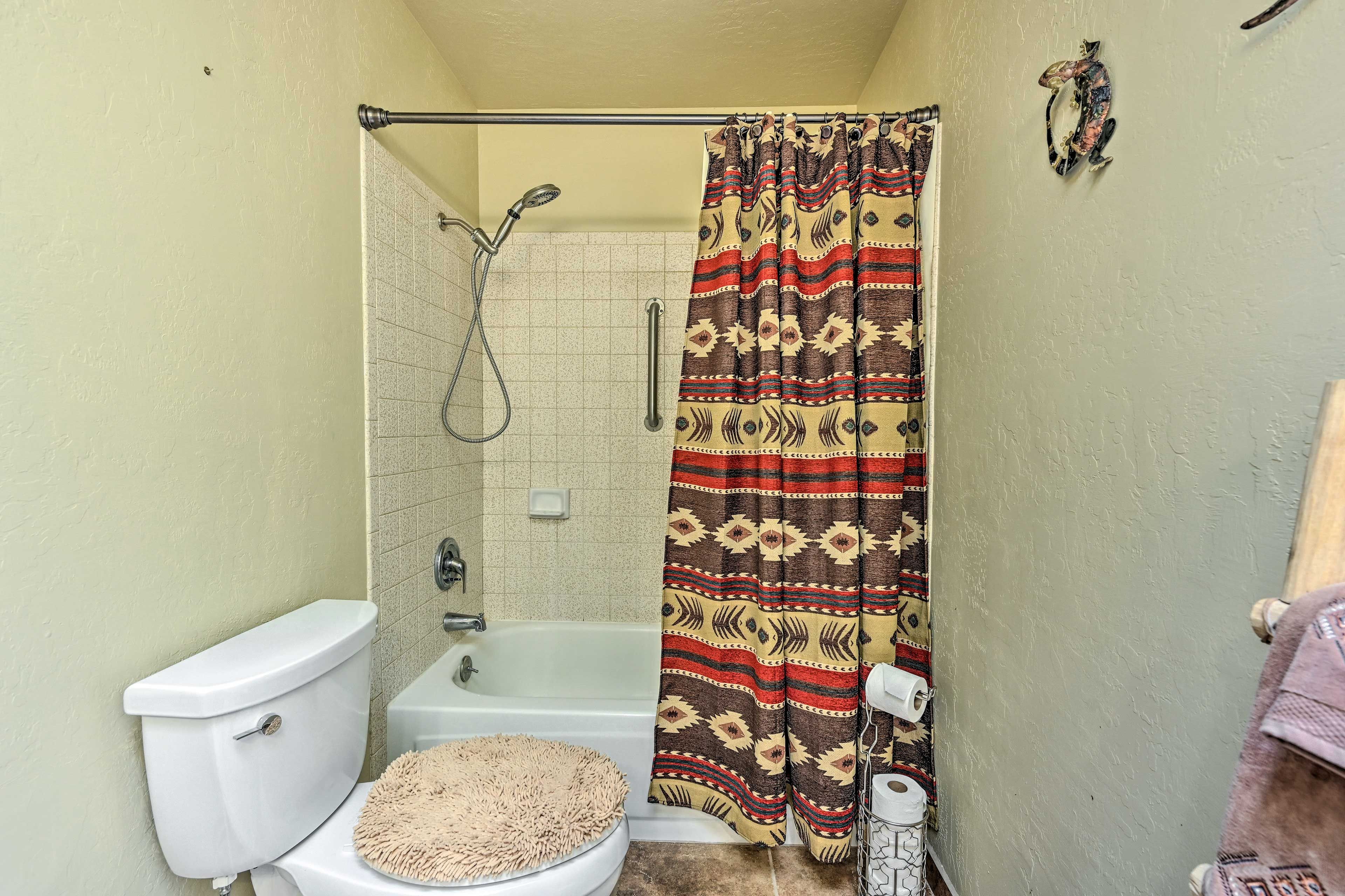 Full Bath | Towels Provided