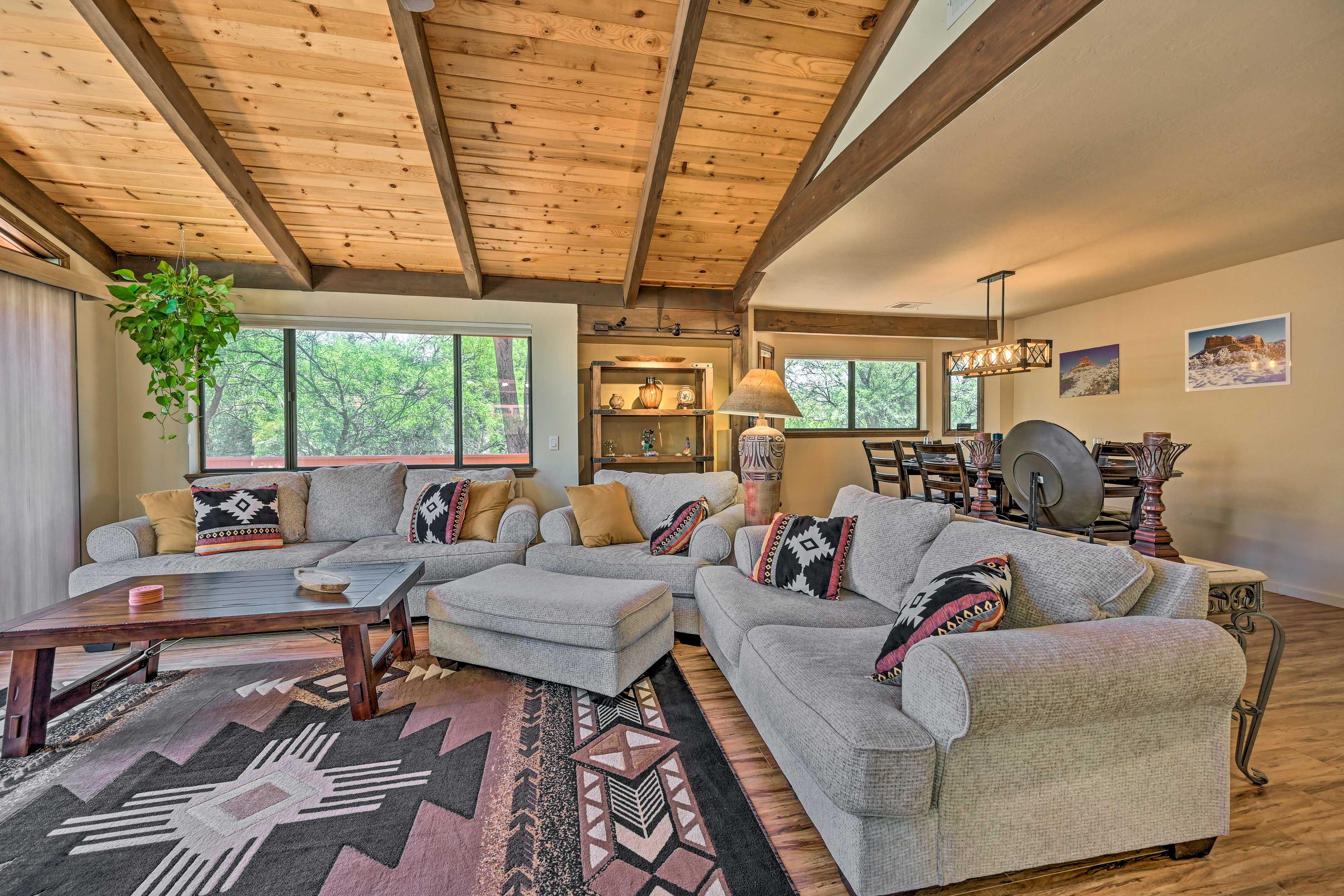 Living Room | Smart TV | Free WiFi | Central Heating & A/C